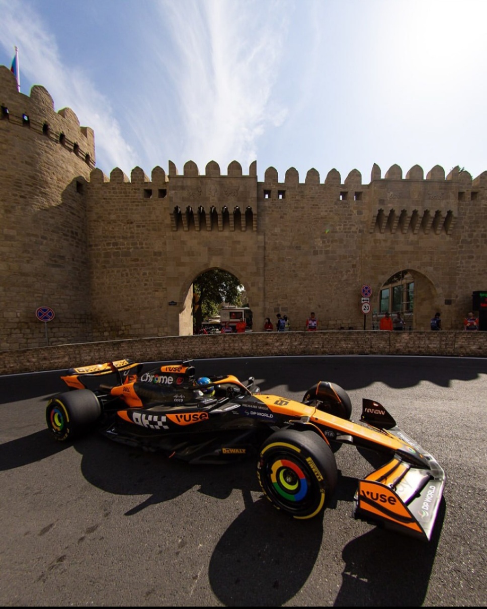 Формула 1 в Баку: легендарные гонки и яркая атмосфера городского трека (1/18)