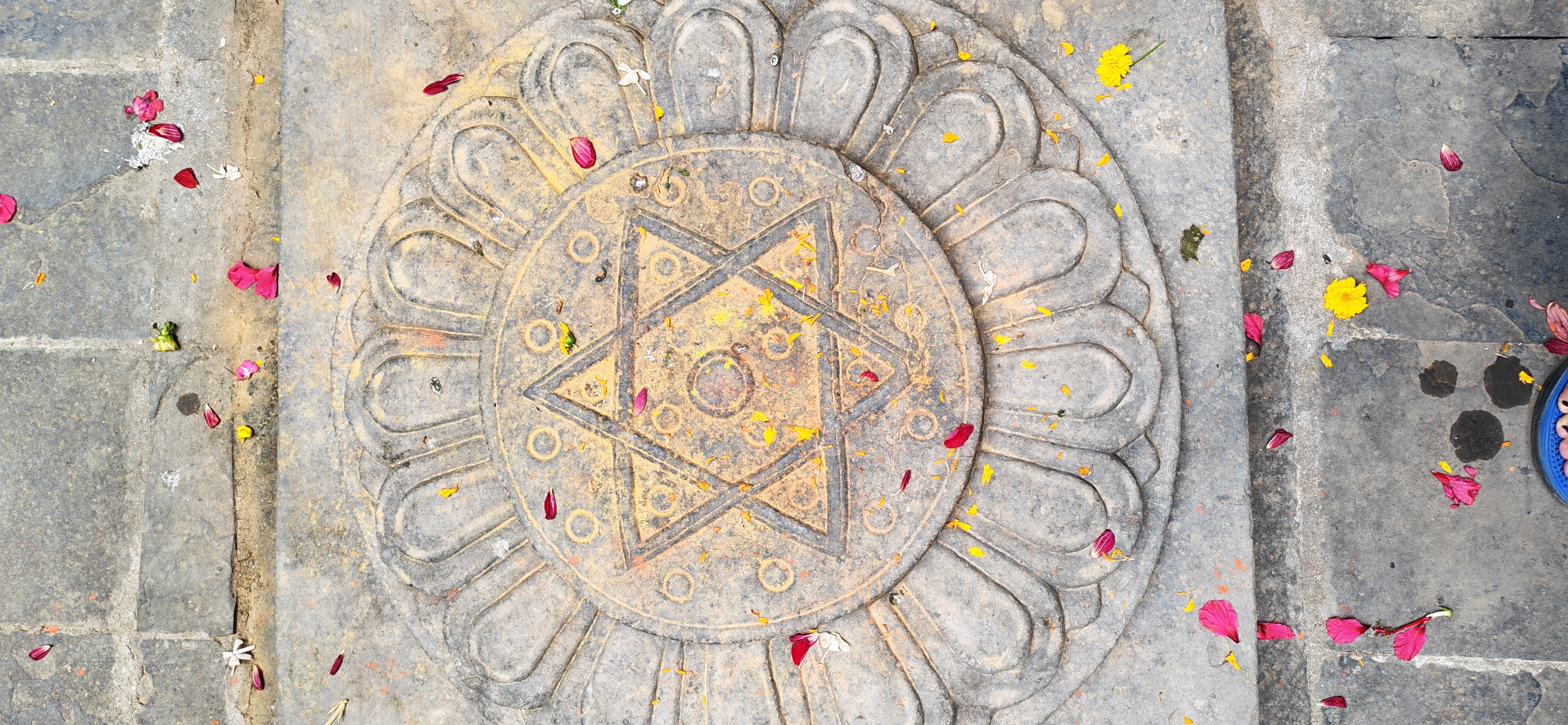 Мустанг: тур-инициация в тайны и магию запретного королевства Ло (20/59)