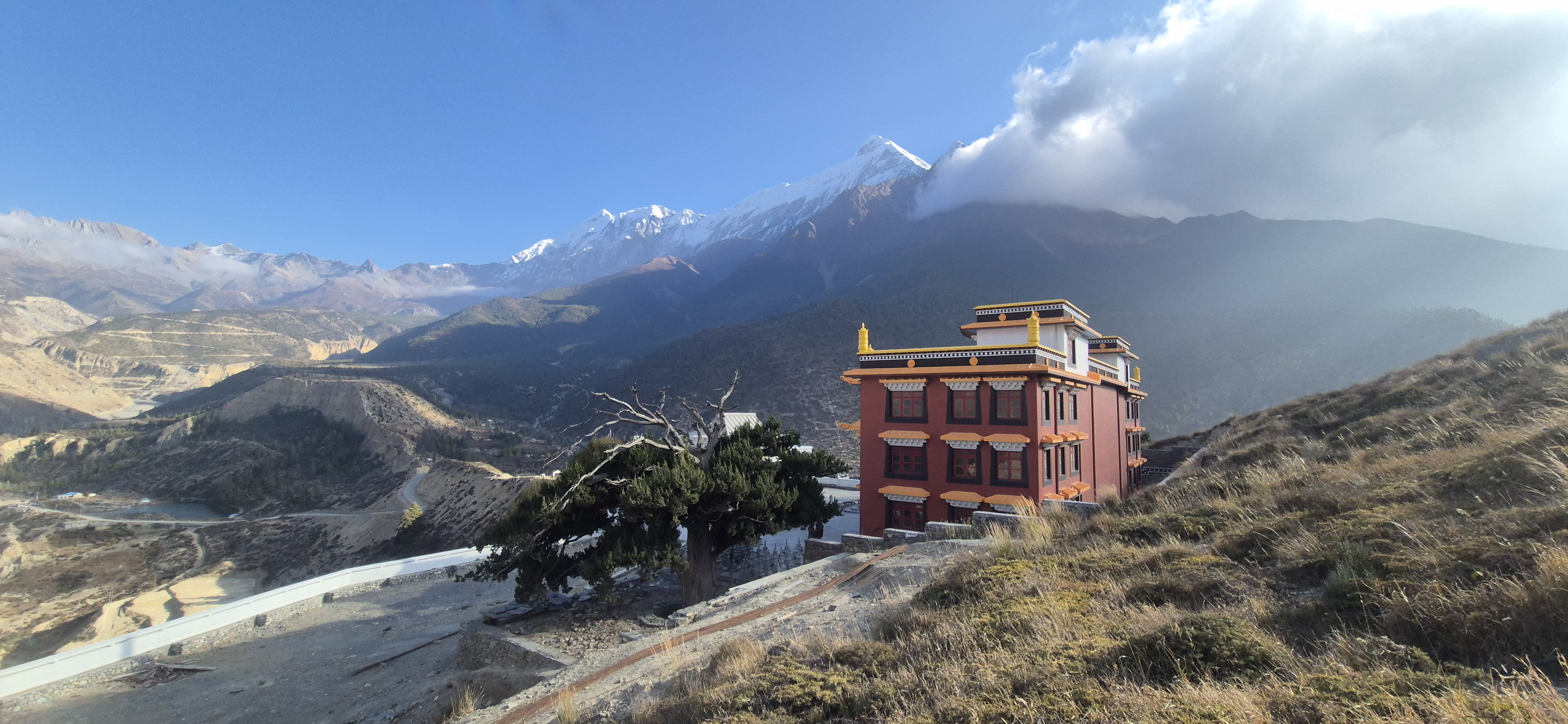 Мустанг: тур-инициация в тайны и магию запретного королевства Ло (14/59)