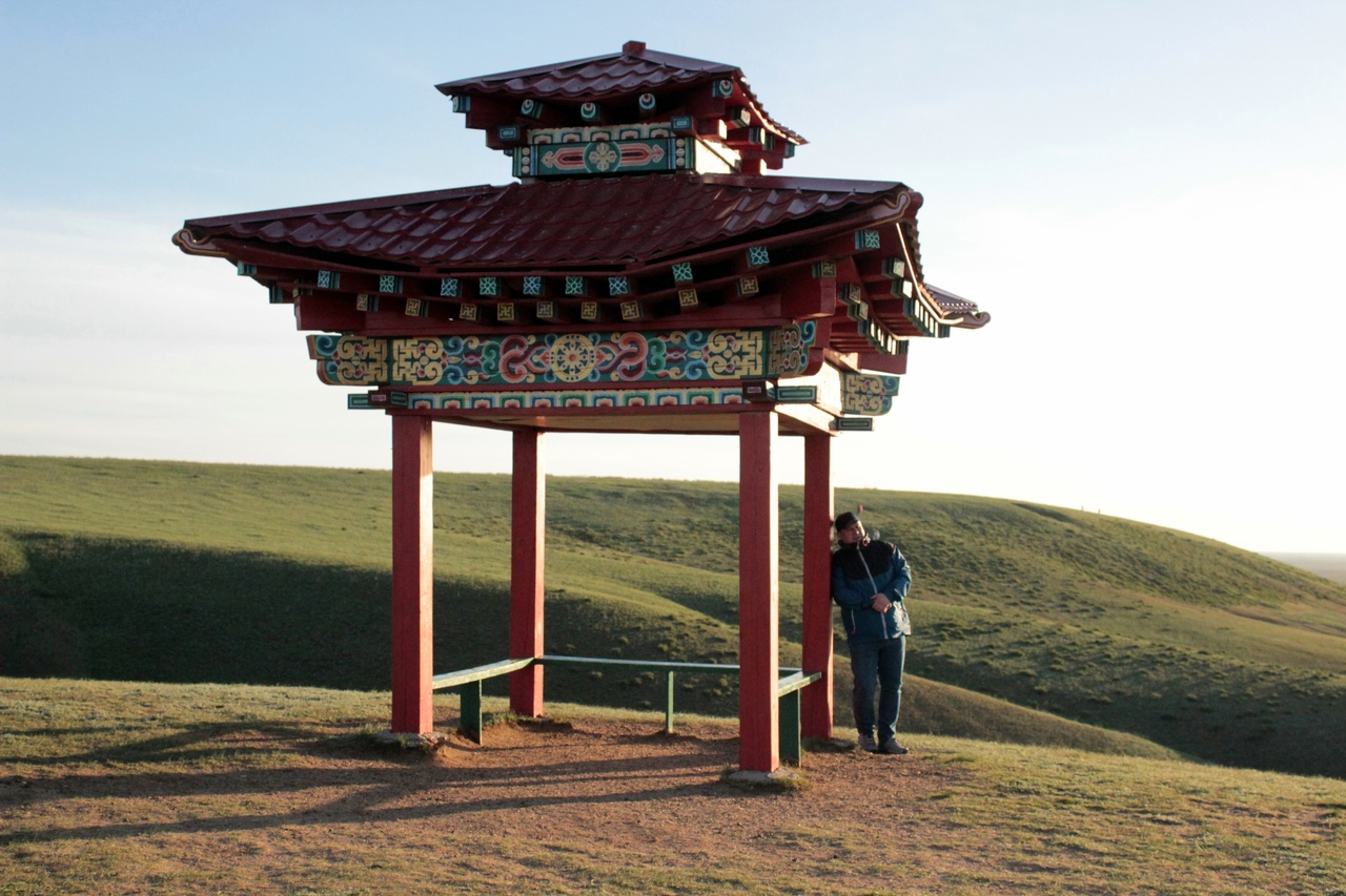 Калмыкия. Тюльпаны степи и буддийская тишина (14/37)