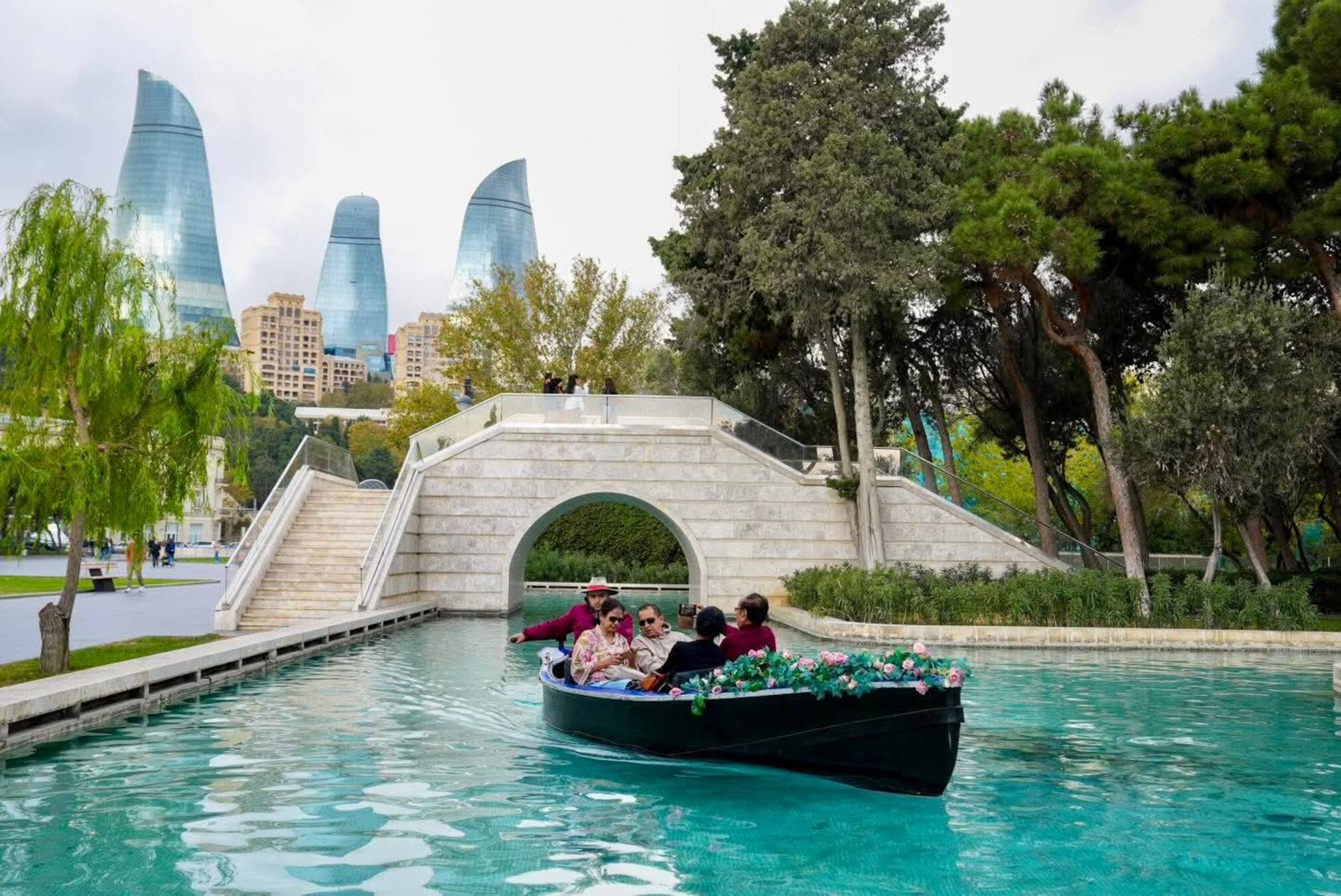 Старый город и современный Баку - в деталях