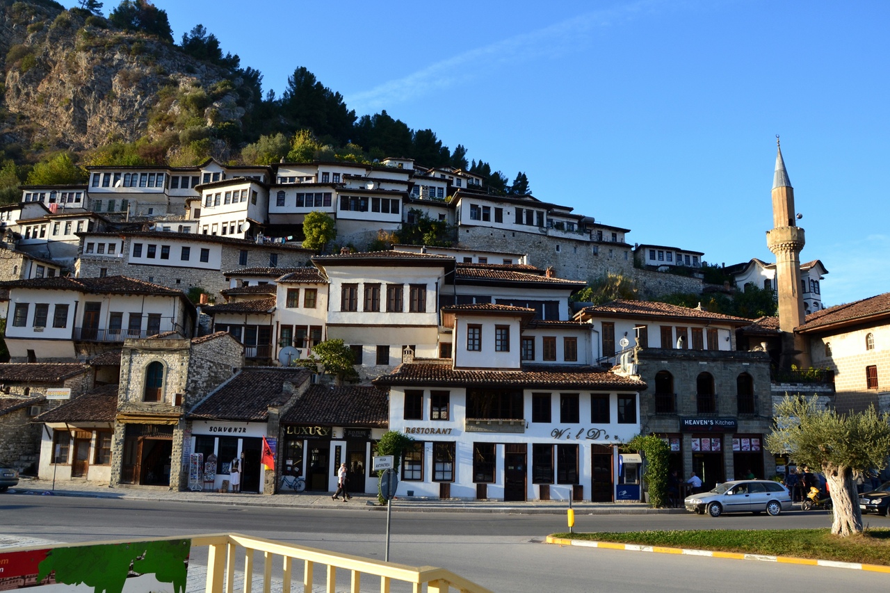 Берат (Крепость Мангалем ужин в Албанском доме)