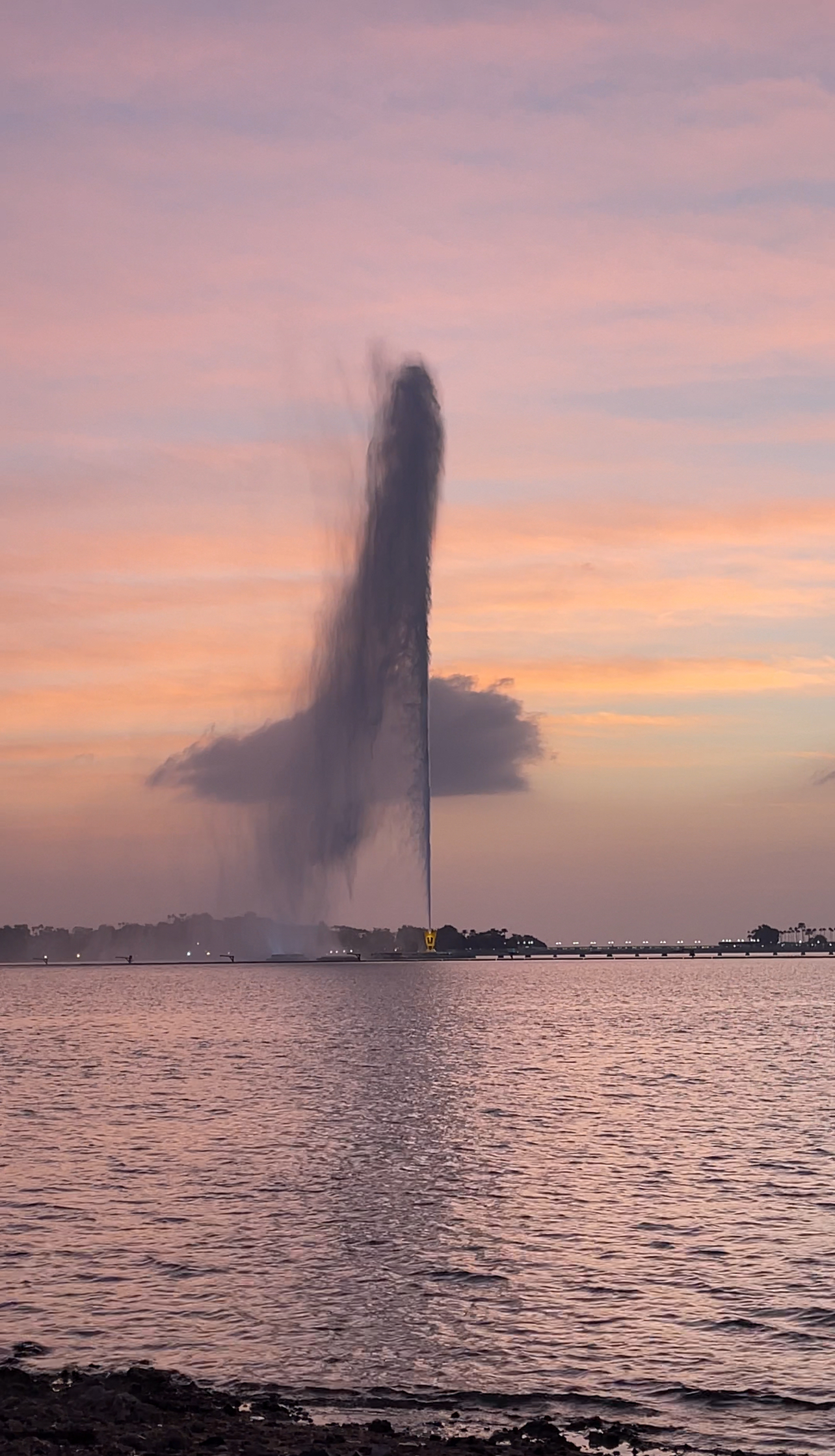 Джидда-море, старый город и фонтан выше небоскрёба
