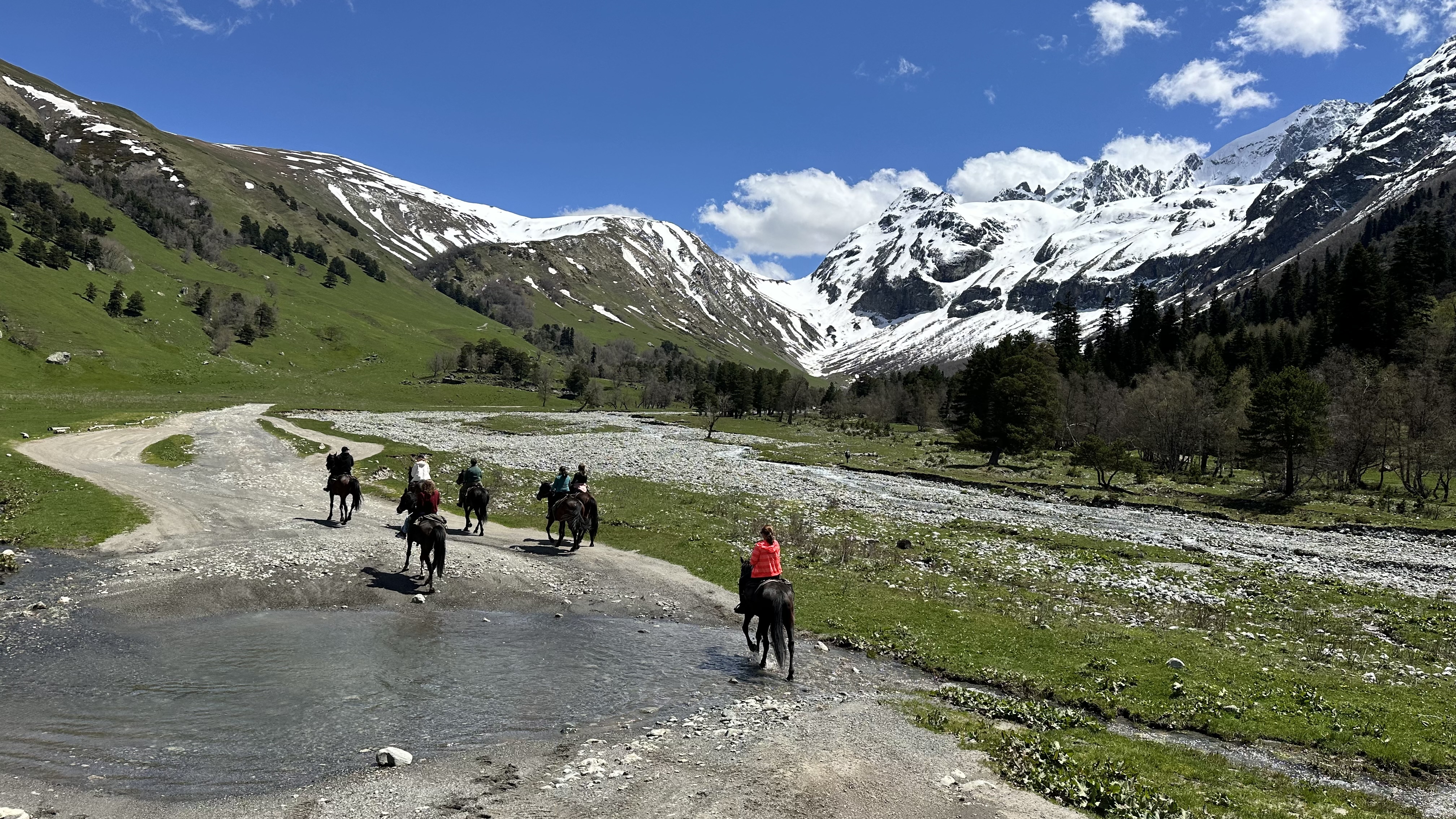 Конная прогулка к Софийскому леднику и водопадам без треккинга (Архыз)