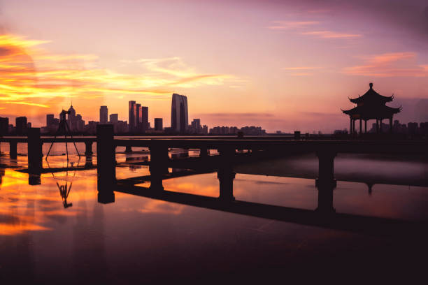 Красоты Восточного Китая: Шанхай, Чжуцзяцзяо, озеро Циншань, рассвет в горах Хуаншань (6/56)