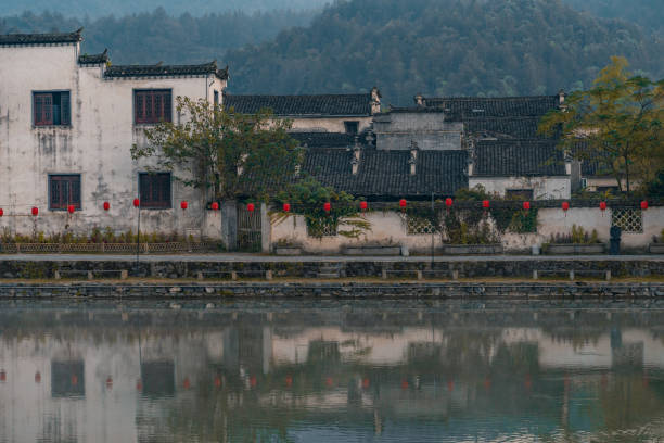 Красоты Восточного Китая: Шанхай, Чжуцзяцзяо, озеро Циншань, рассвет в горах Хуаншань (2/56)