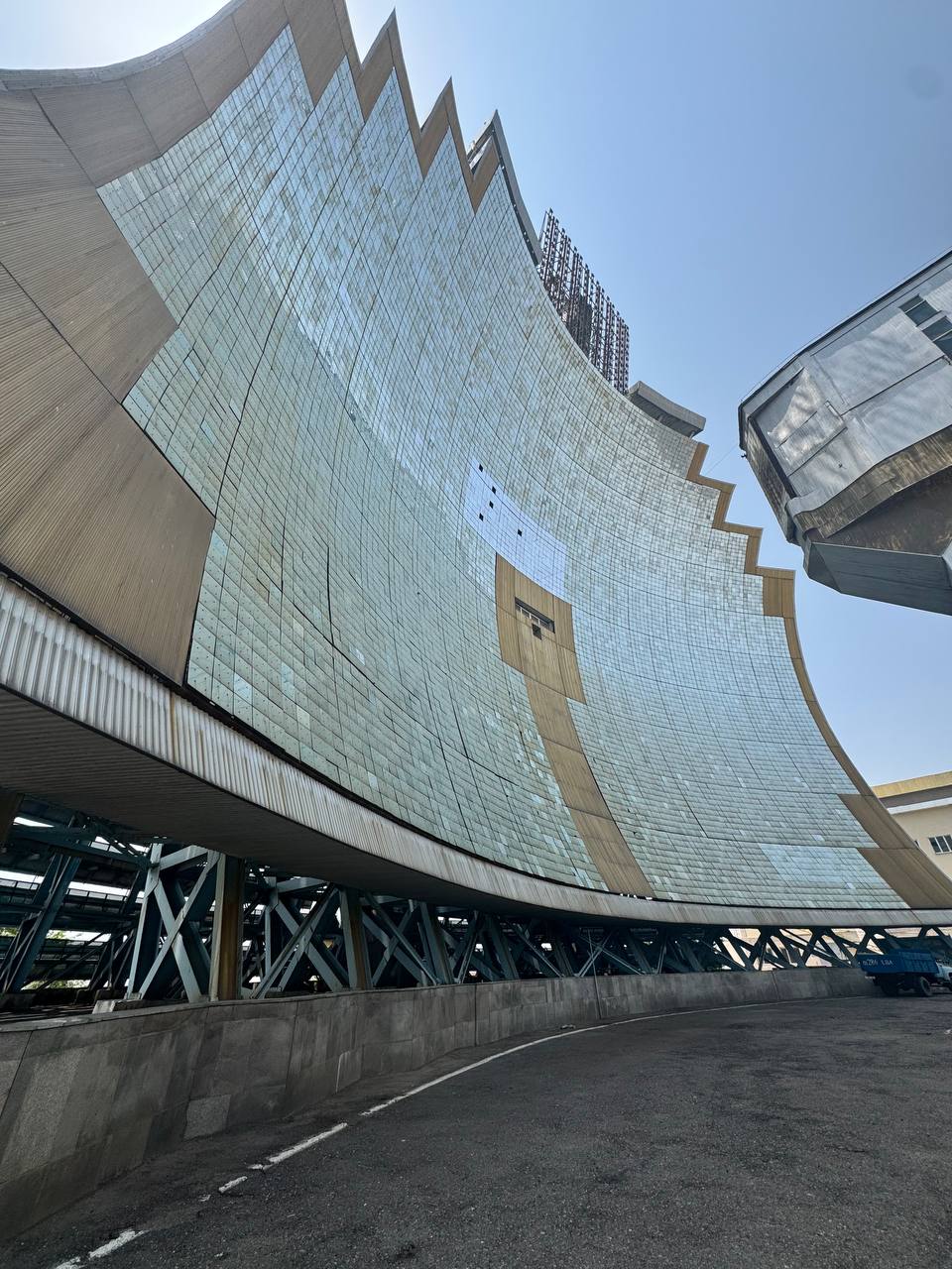 Институт Солнца и горы Чимган