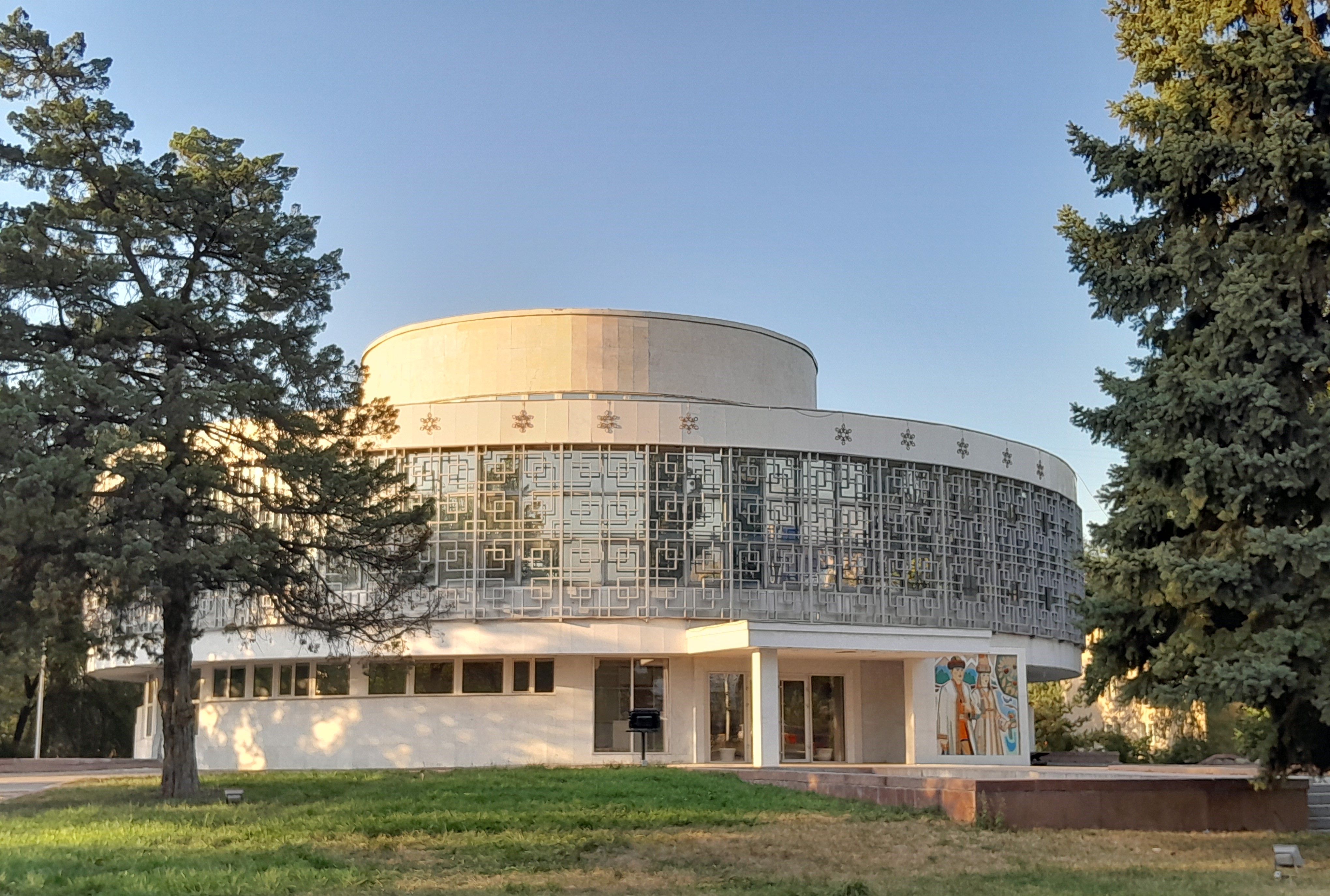 Экскурсия по проспекту Абая — история и современность Алматы. (9/31)