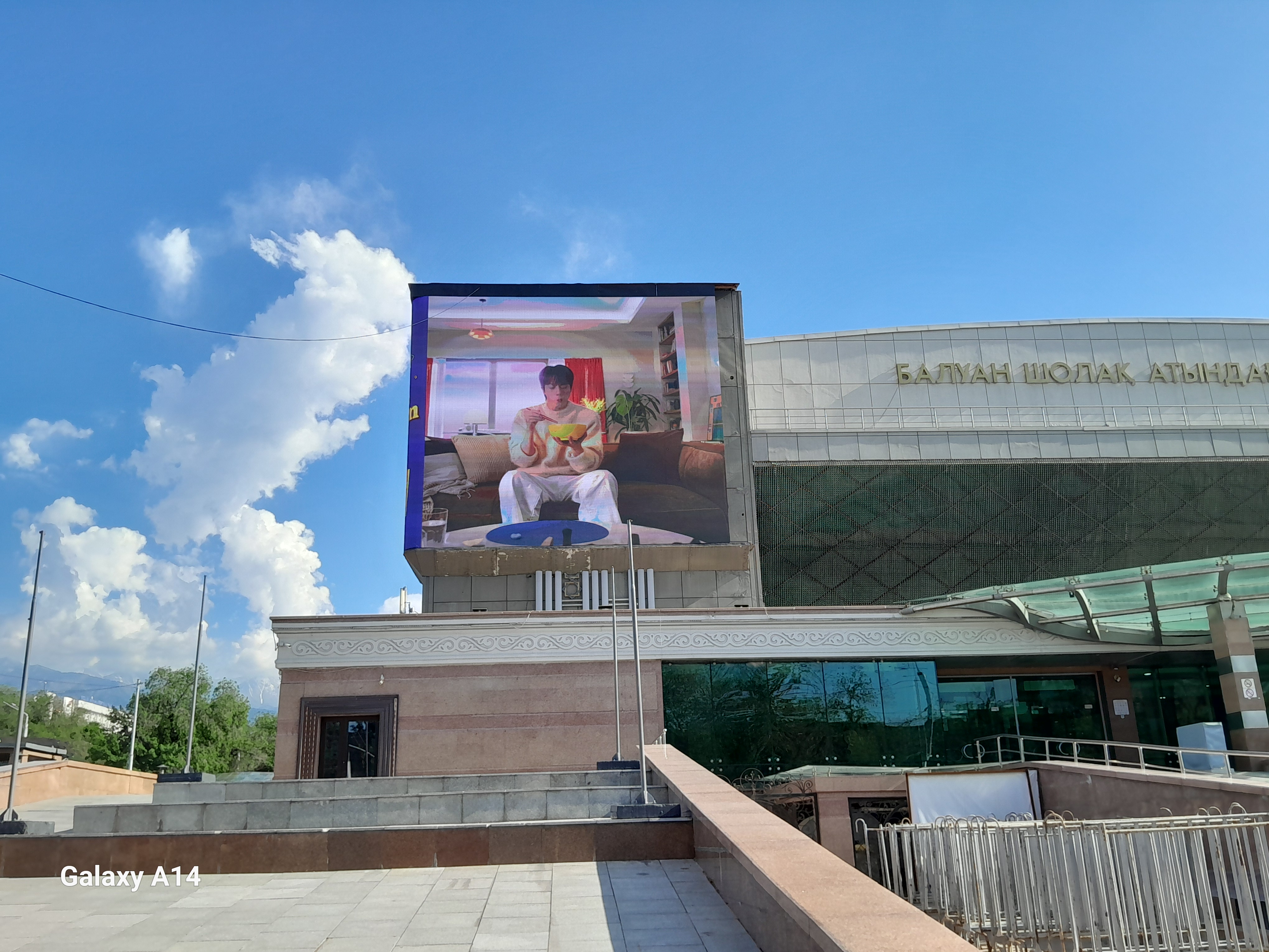 Экскурсия по проспекту Абая — история и современность Алматы. (2/31)