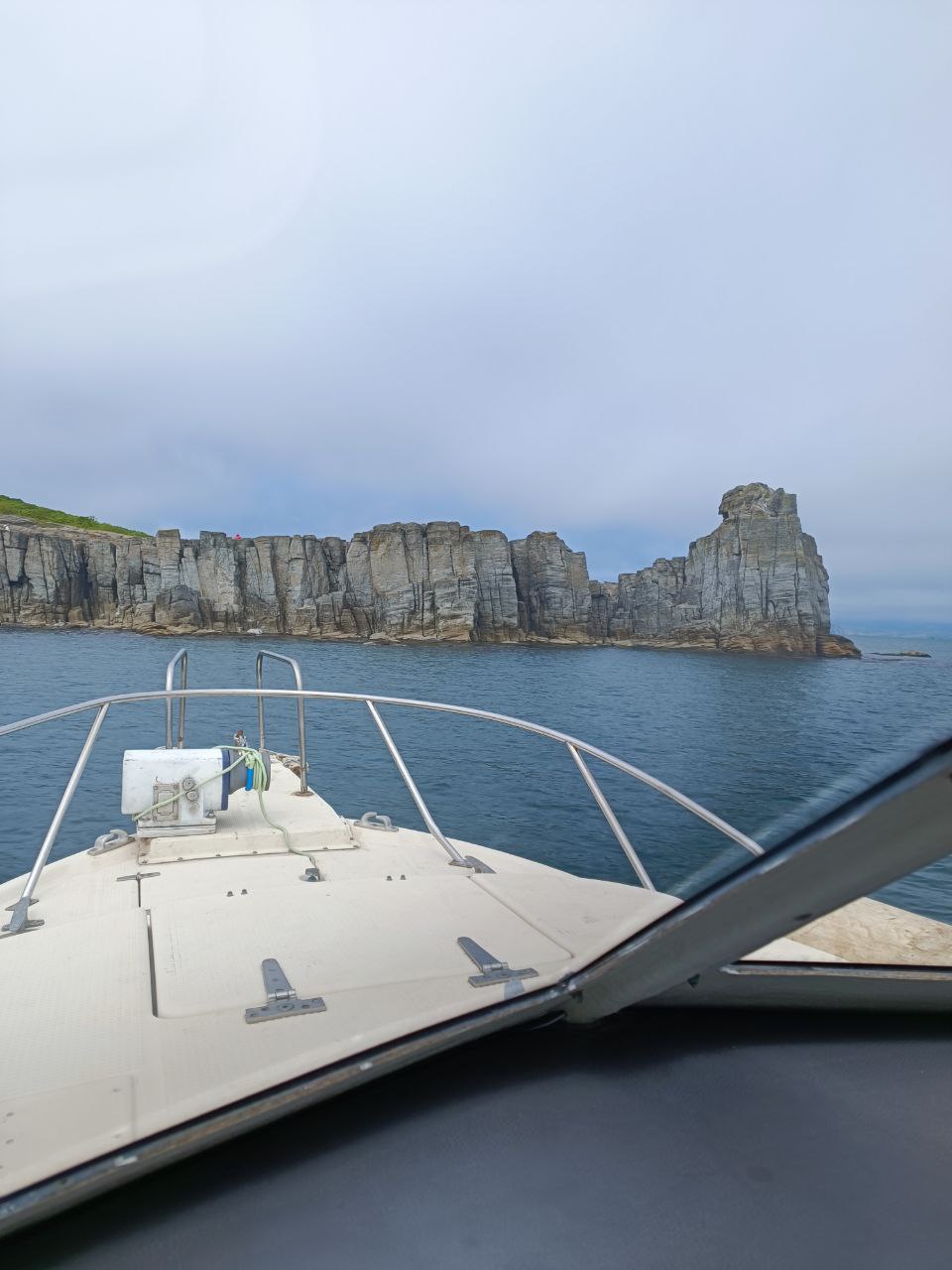 Тур Восточный участок  гроты, сосны Бонсай и лазоревое море (4/13)