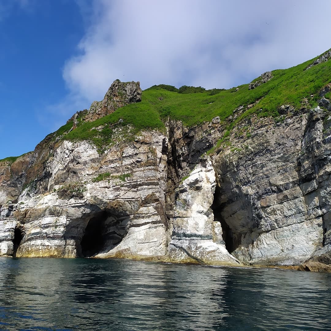 Тур Восточный участок  гроты, сосны Бонсай и лазоревое море (9/13)