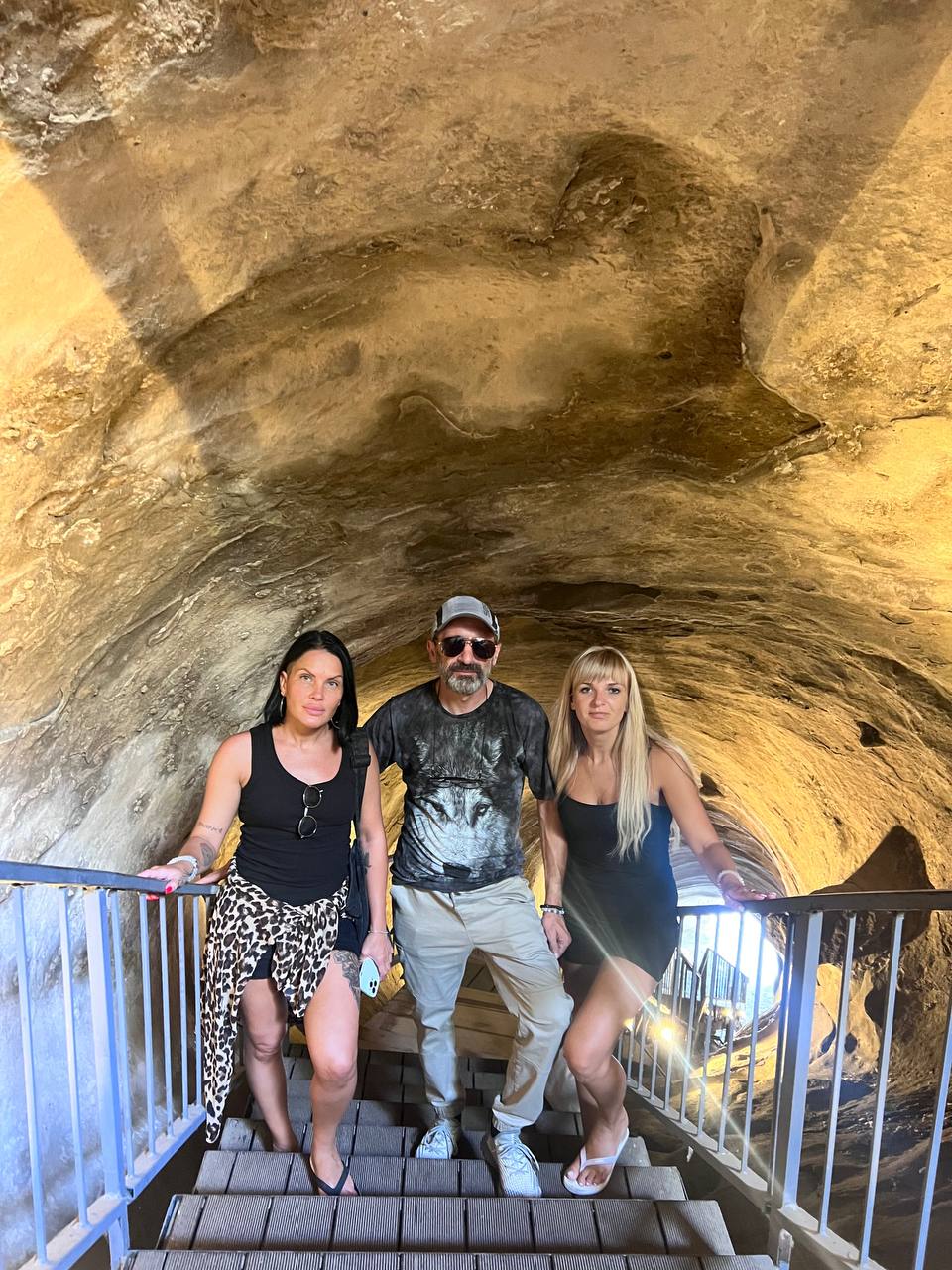 Индивидуальный тур: Мцхета, Джвари, Светицховели, Гори и Уплисцихе (8/15)