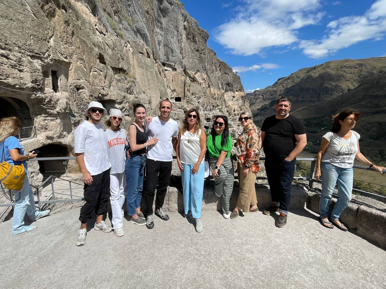 Индивидуальный тур: Мцхета, Джвари, Светицховели, Гори и Уплисцихе (4/15)