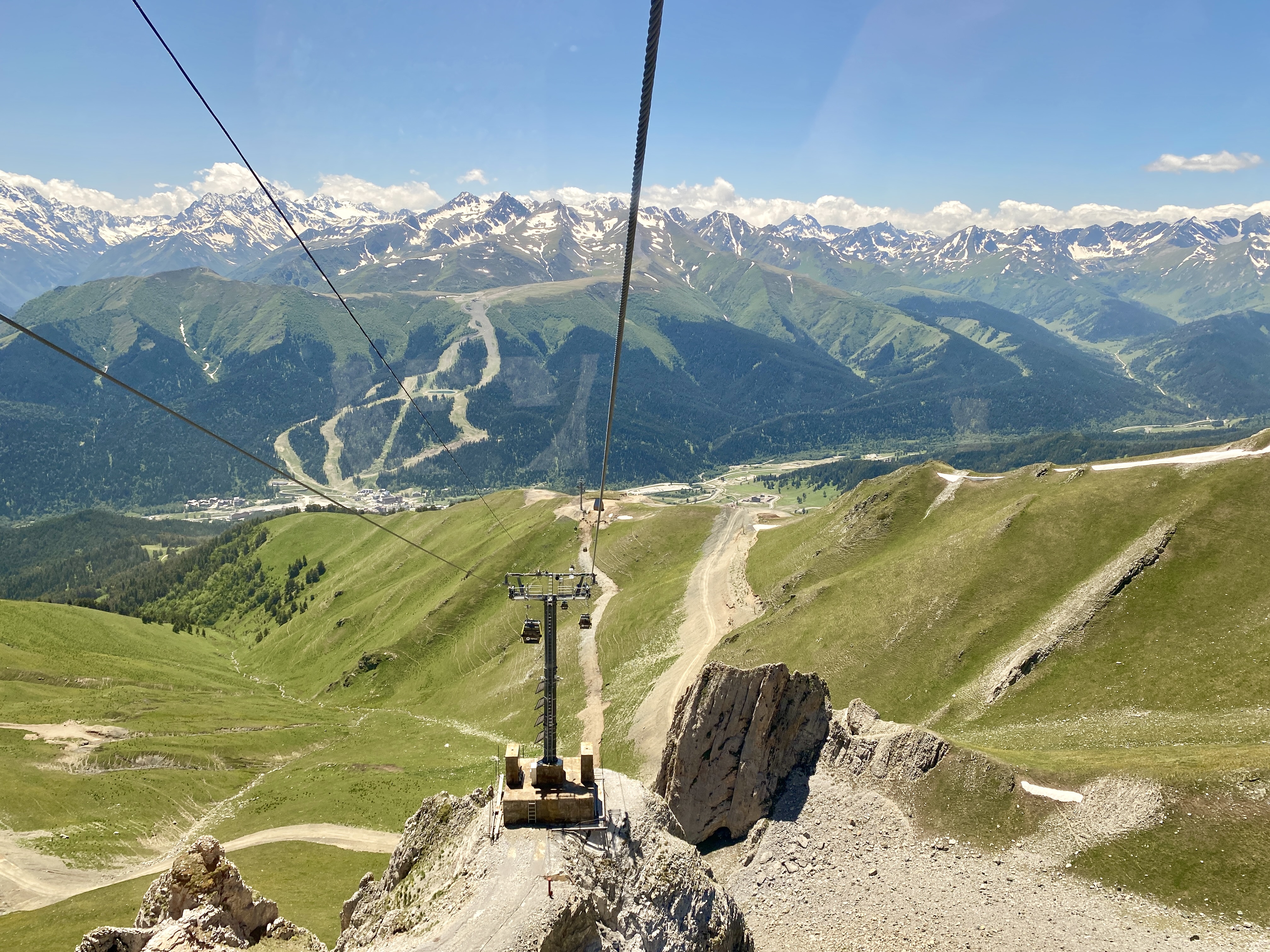 Канатная дорога: пик Смирнова и пик Динника