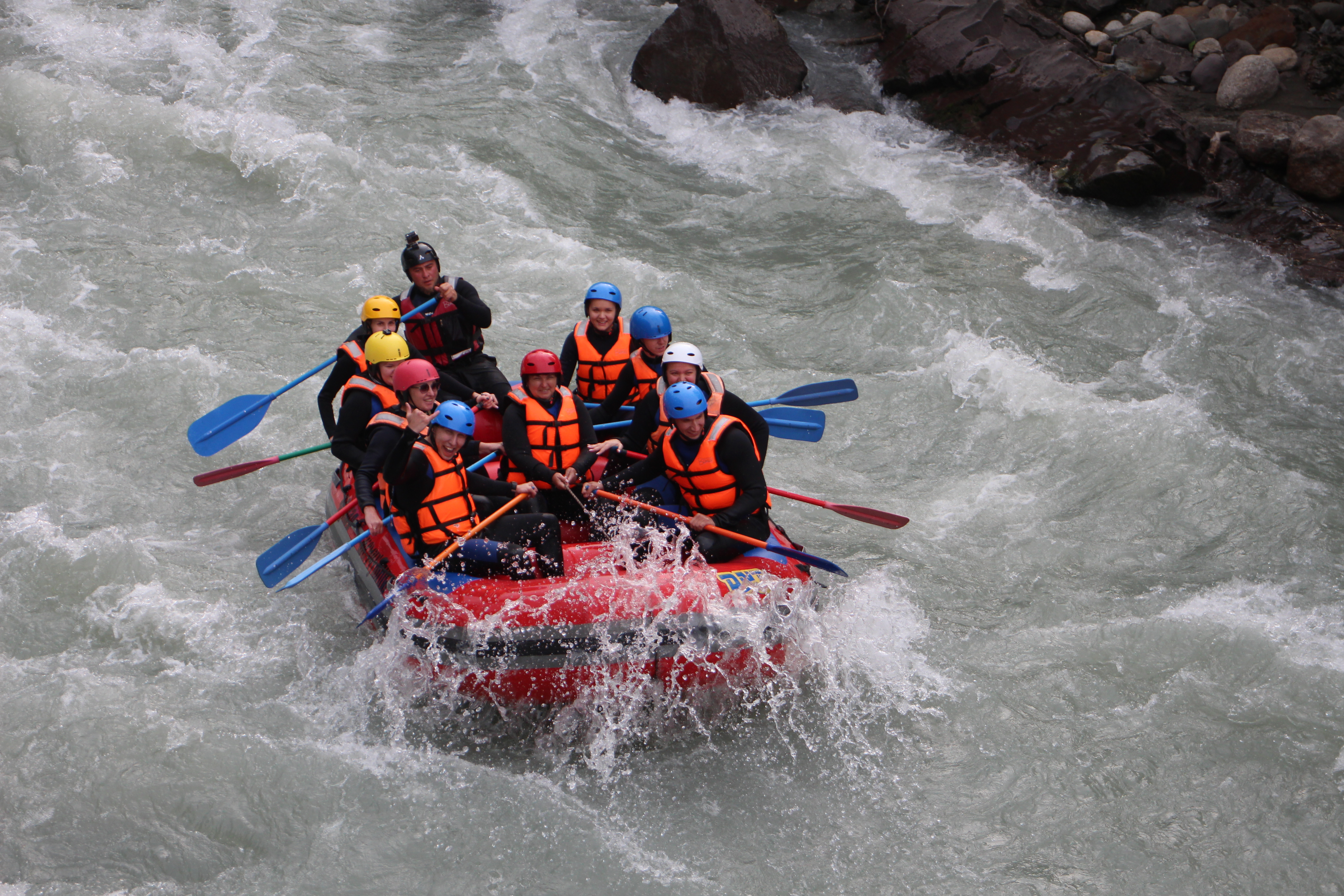 Прогулка на лошадях и рафтинг