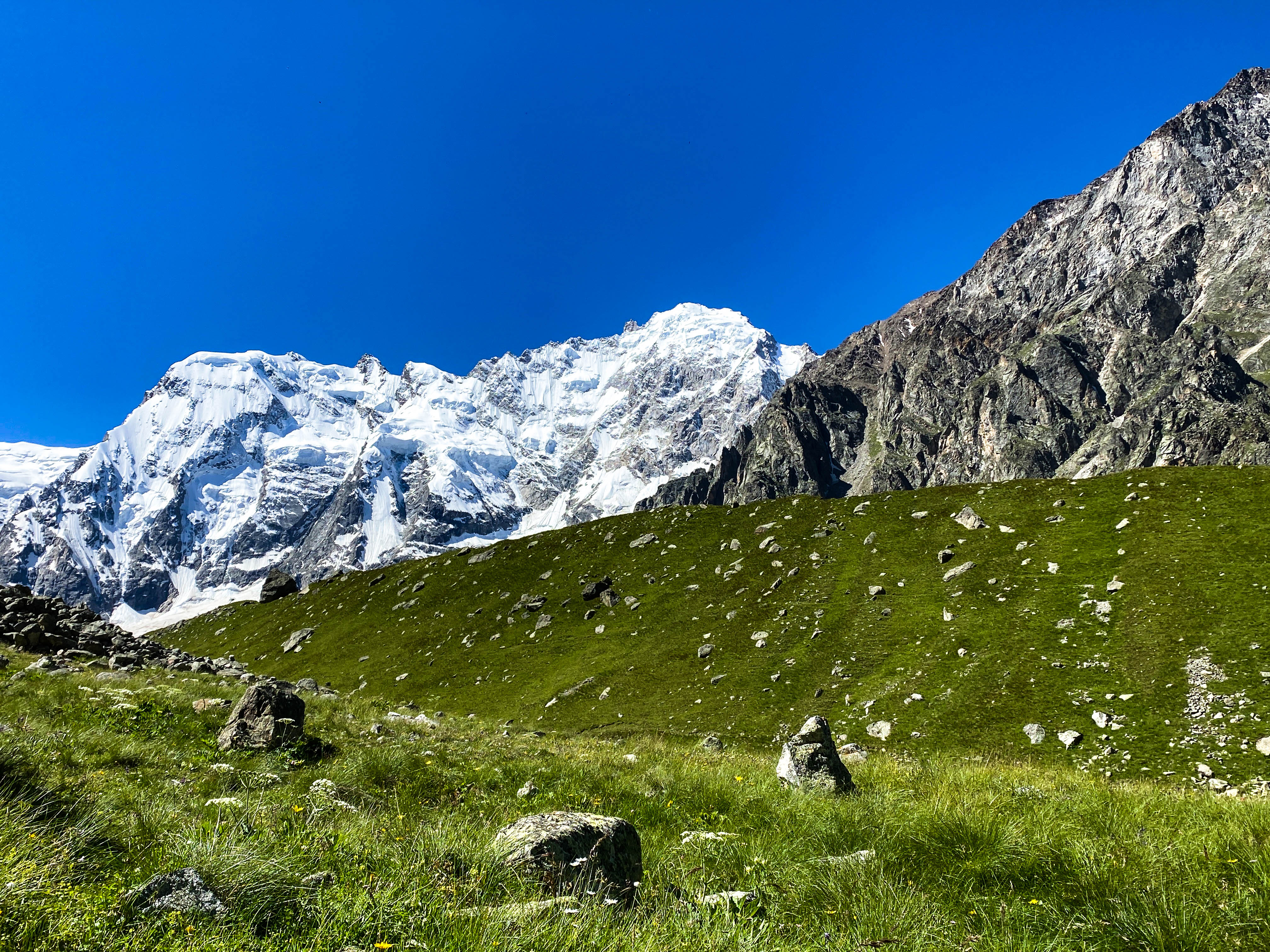 Безенги. Главные стены Кавказа. Палаточный лагерь (5/42)