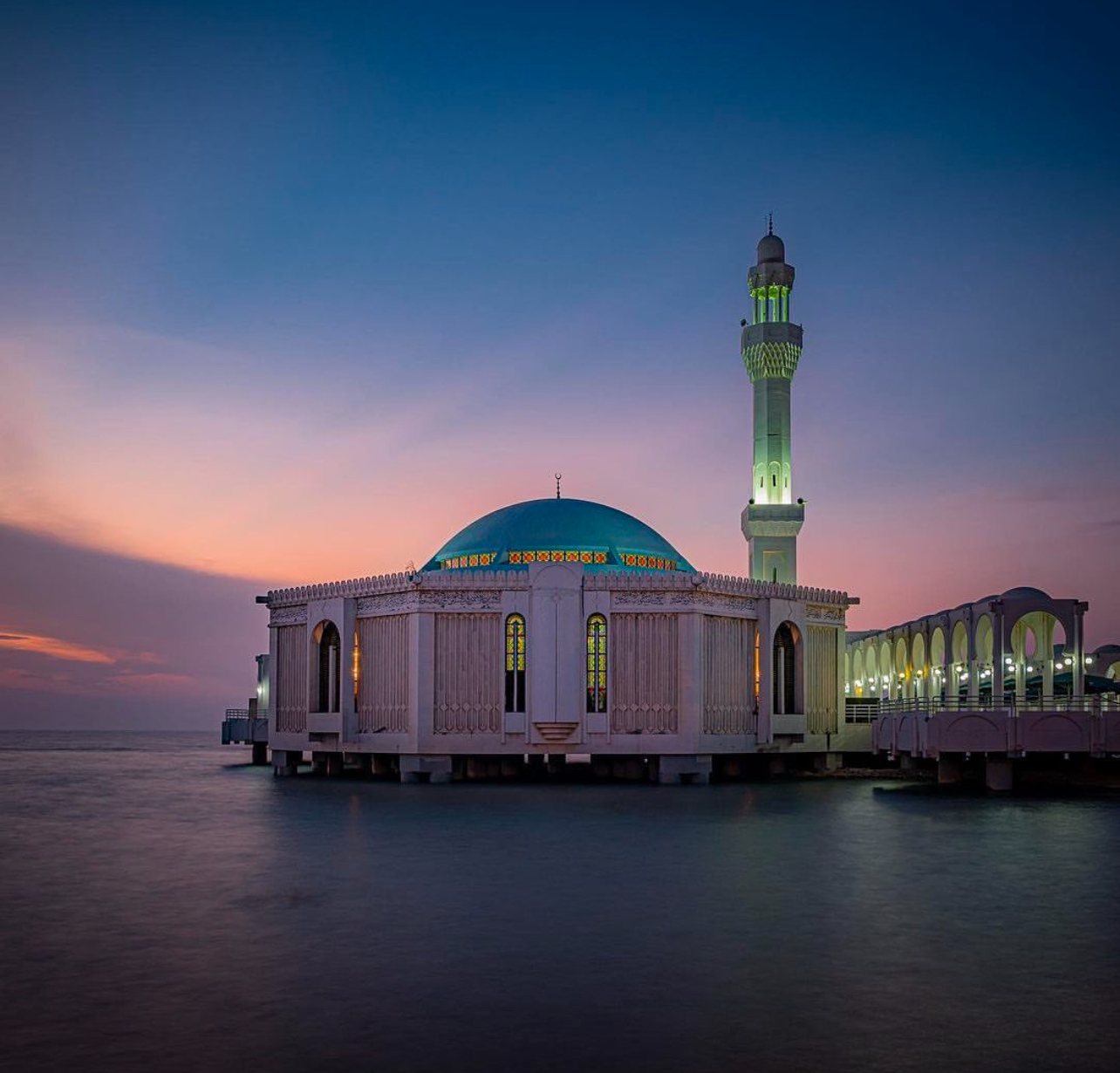 Джидда-море, старый город и фонтан выше небоскрёба