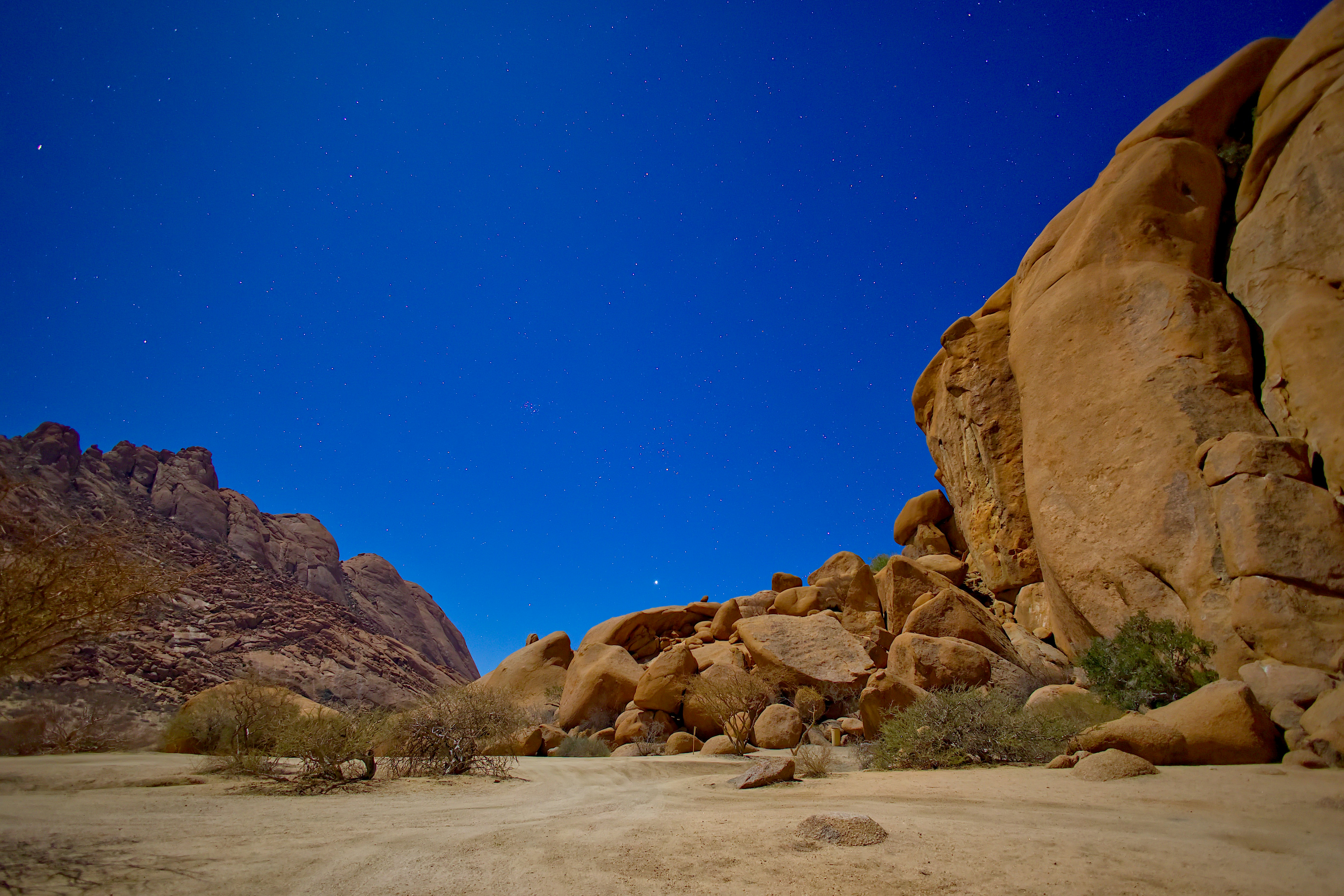 Намибия, Страна, Где Пески Пустыни
Встречаются С Атлантическим
Океаном (15/24)