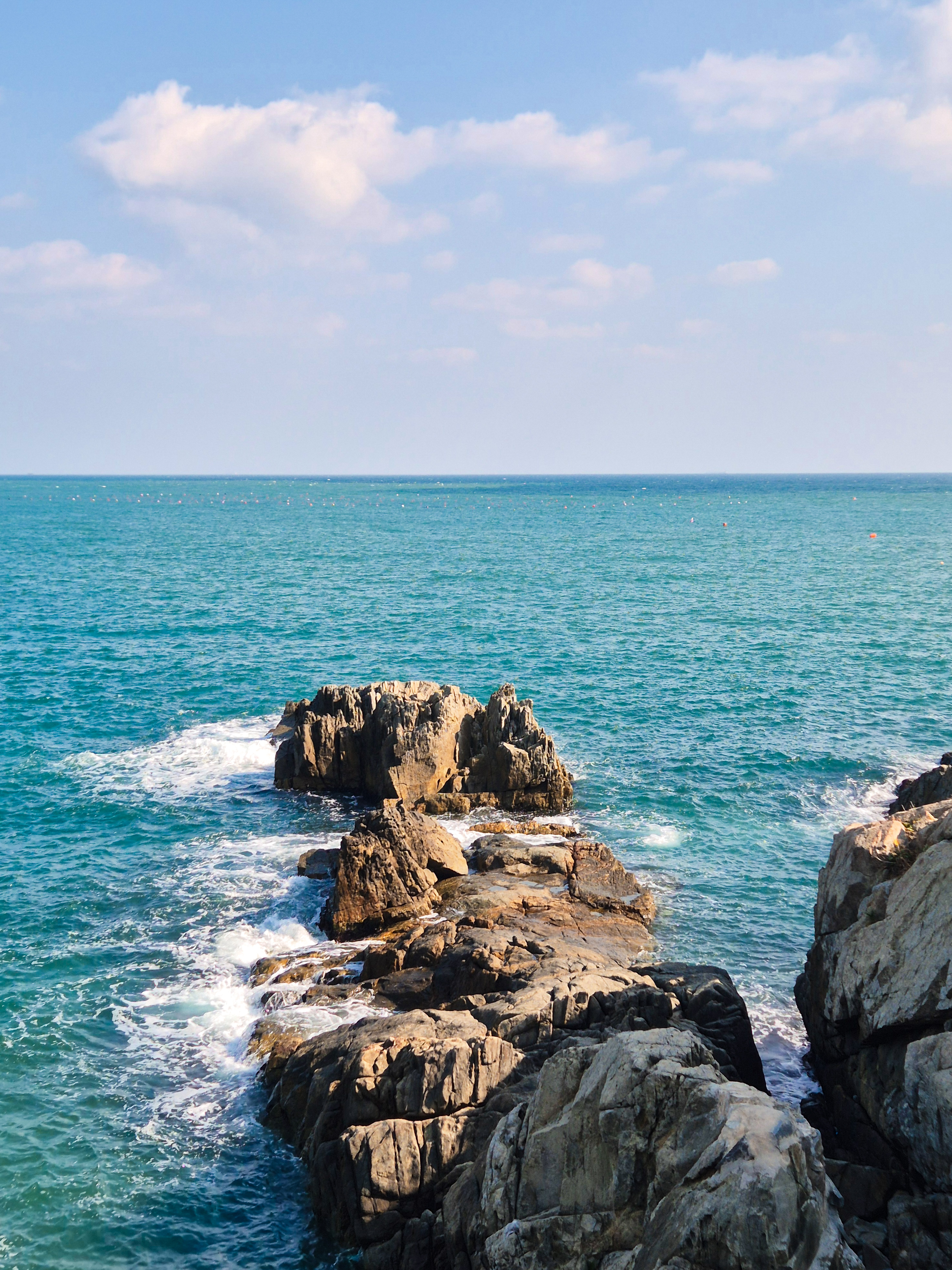 Храм на скалах и прогулка вдоль берега моря