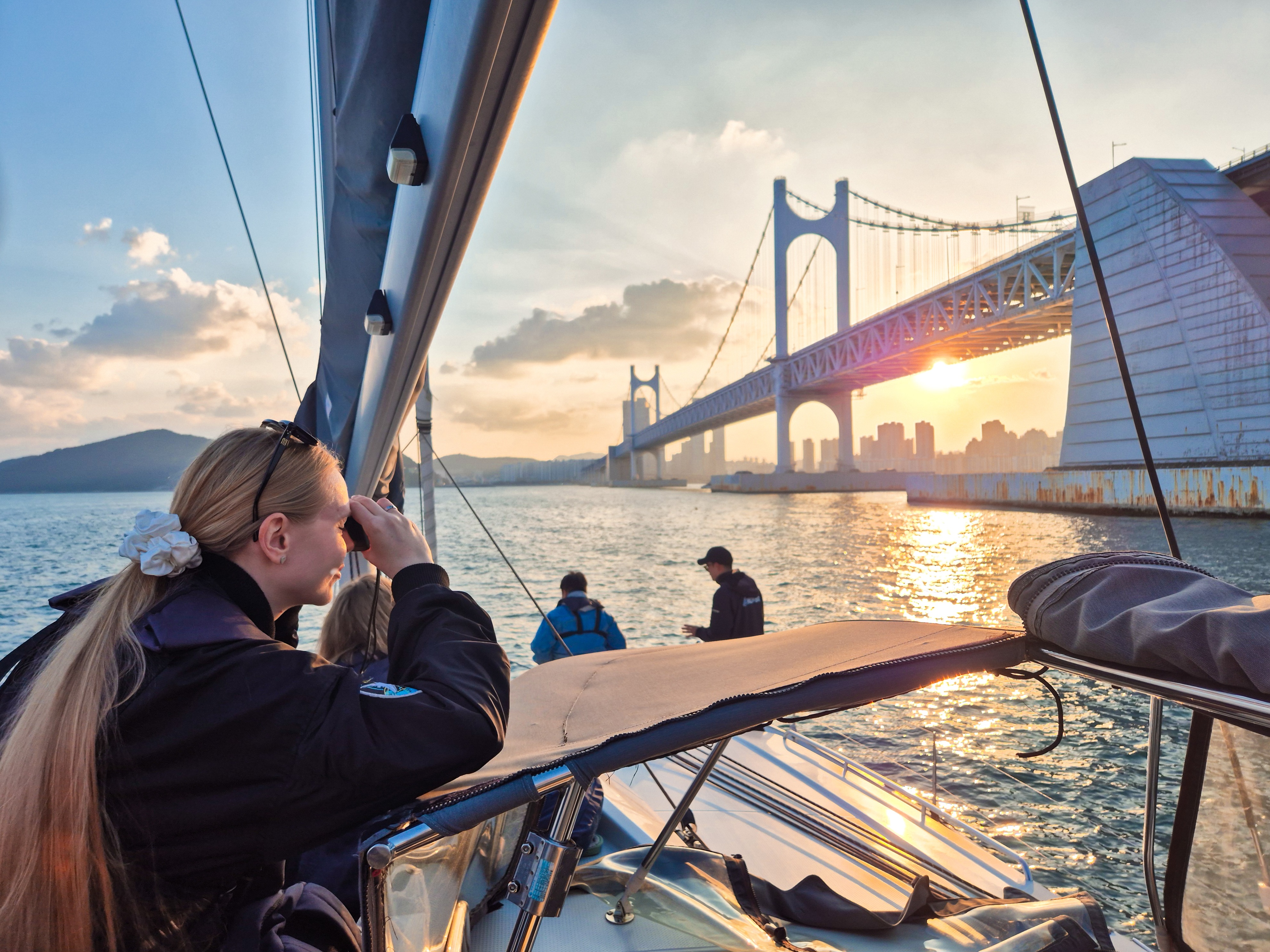 Храм на скалах и прогулка вдоль берега моря