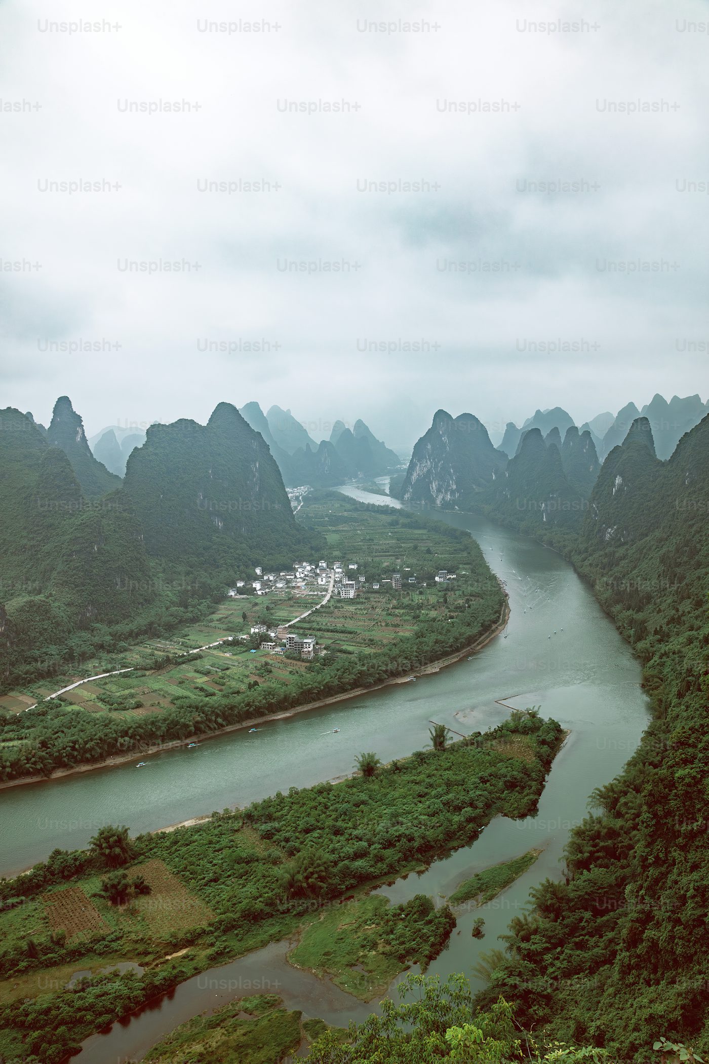 Путешествие по югу Поднебесной: рисовые террасы, горные пейзажи и древние деревни (9/28)