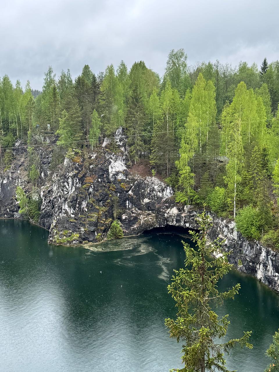 Горный парк Рускеала, мраморный каньон, ретропоезд