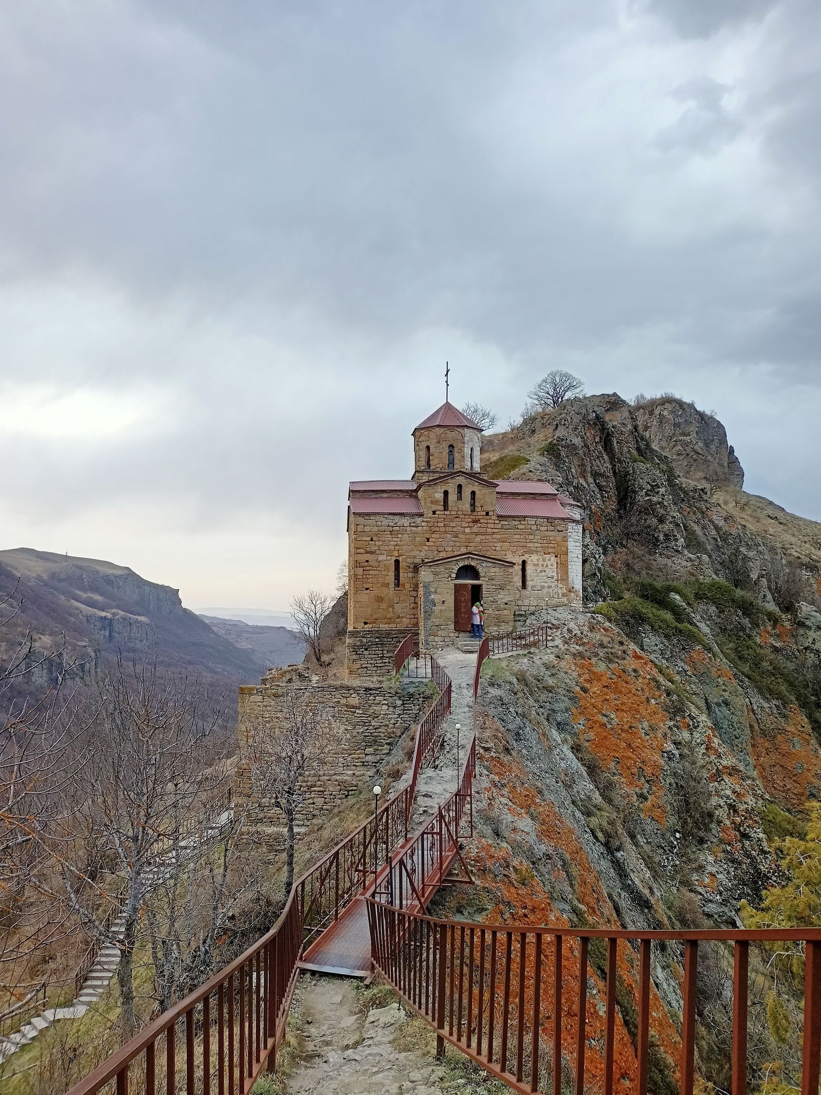 Точки притяжения: Эльбрус, Домбай, голубые озера Балкарии (7/12)