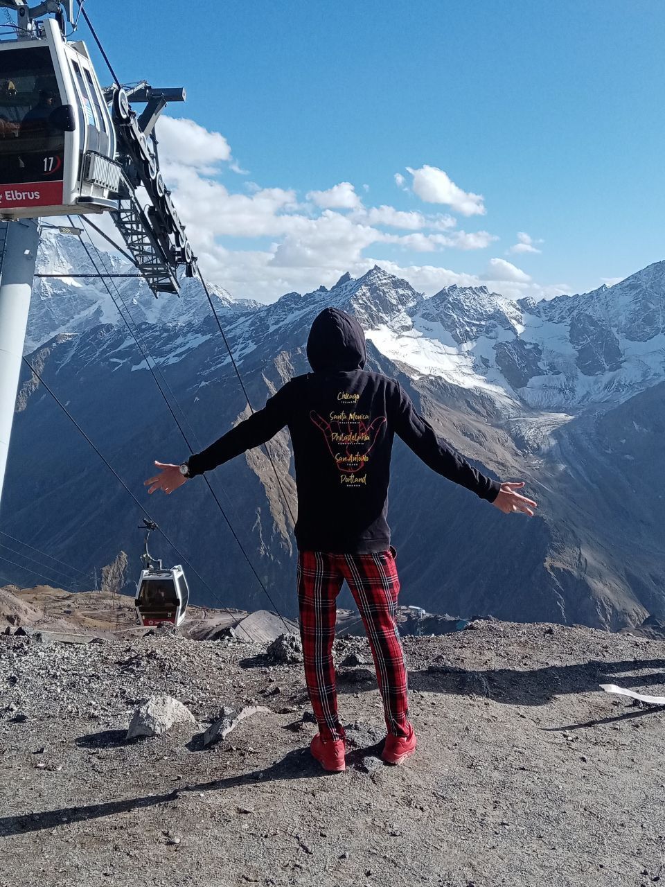 Точки притяжения: Эльбрус, Домбай, голубые озера Балкарии (8/12)