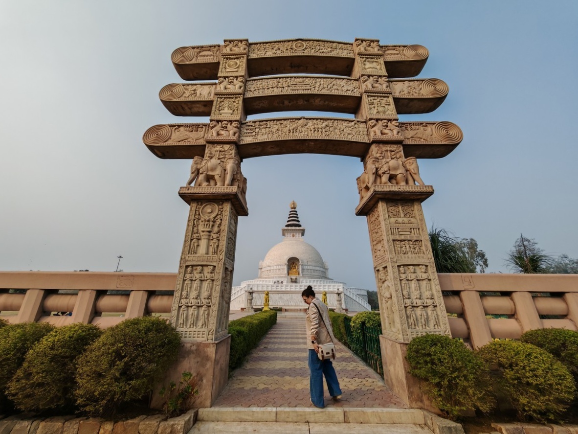 Нетуристический Дели: ступа Шанти, непальский ужин, сад Пяти чувств, муралы Лоди