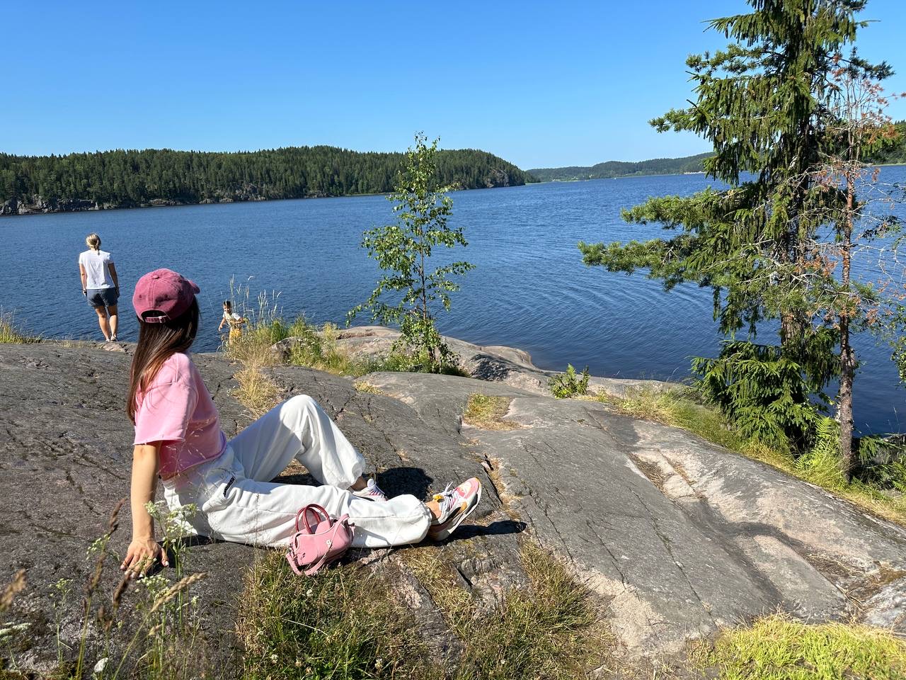 Водопады, месторождение граната, закат над Ладогой