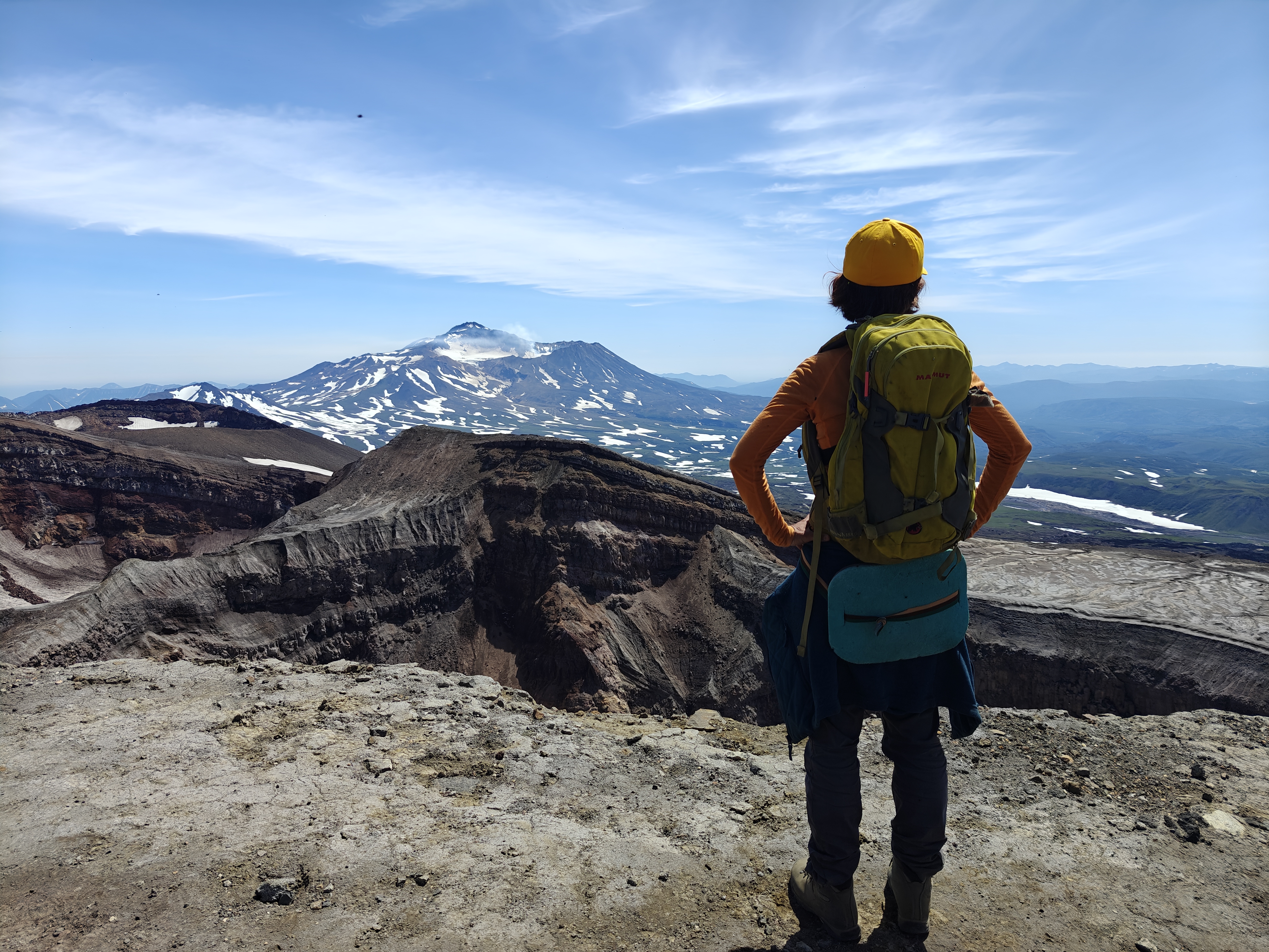 Восхождение на вулкан Горелый и осмотр кратера (2/11)