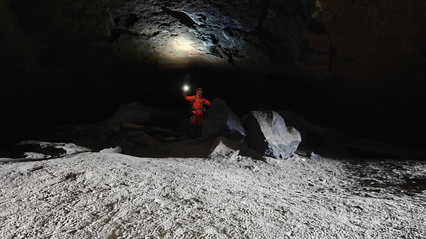 Восхождение на вулкан Горелый и осмотр кратера (7/11)