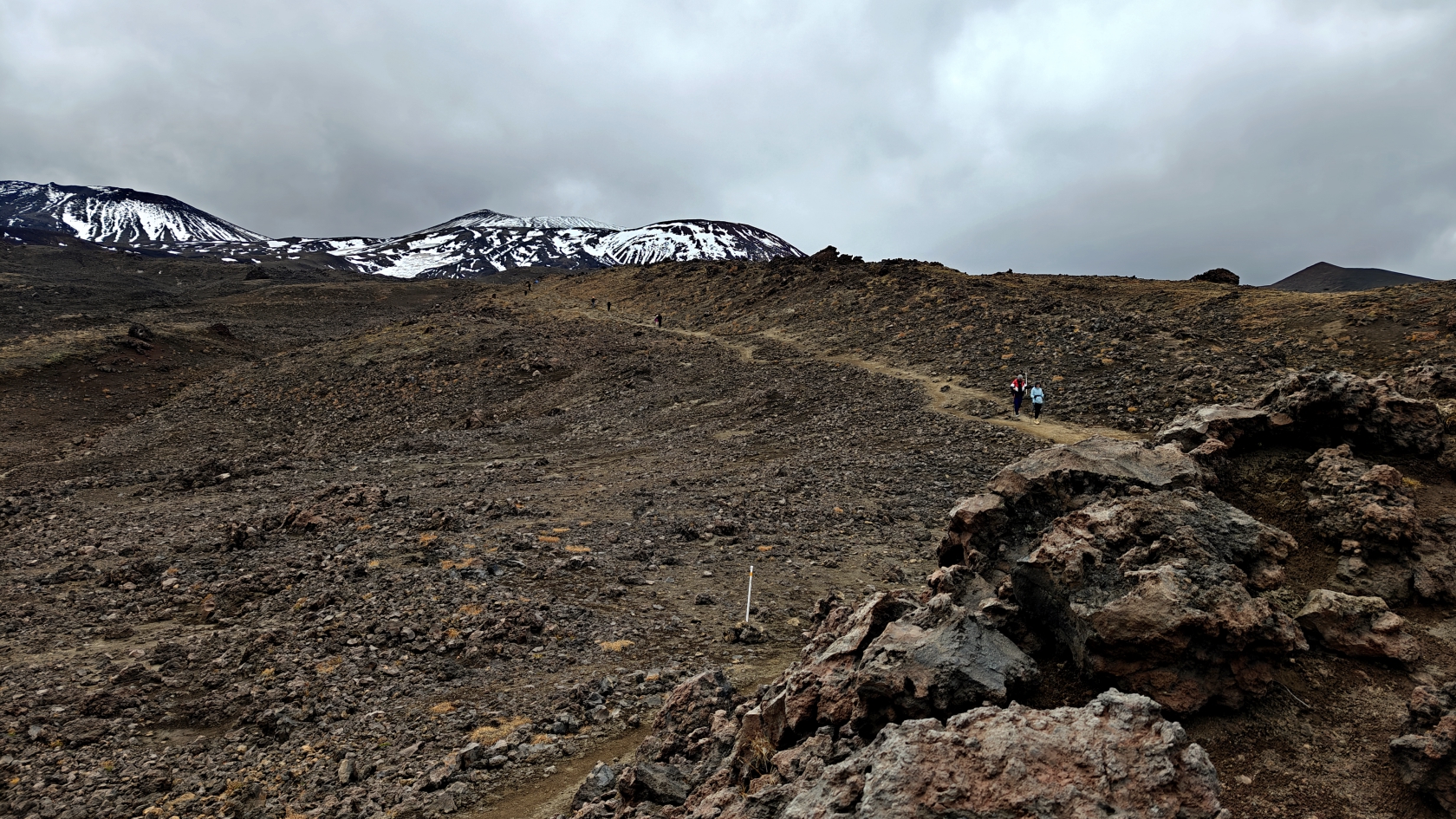 Восхождение на вулкан Горелый и осмотр кратера (5/11)