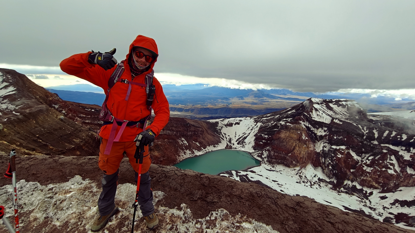 Восхождение на вулкан Горелый и осмотр кратера (6/11)