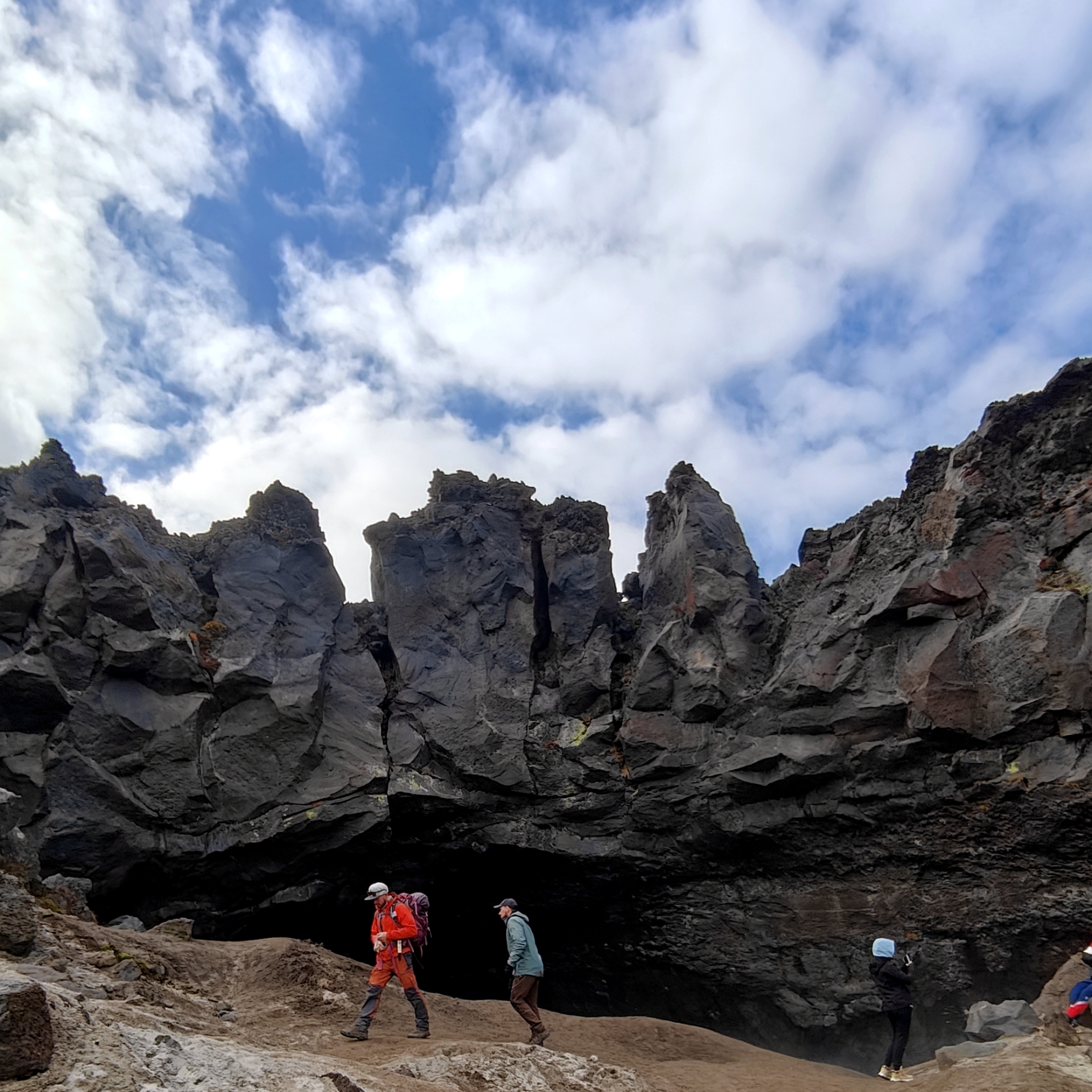 Восхождение на вулкан Горелый и осмотр кратера (10/11)