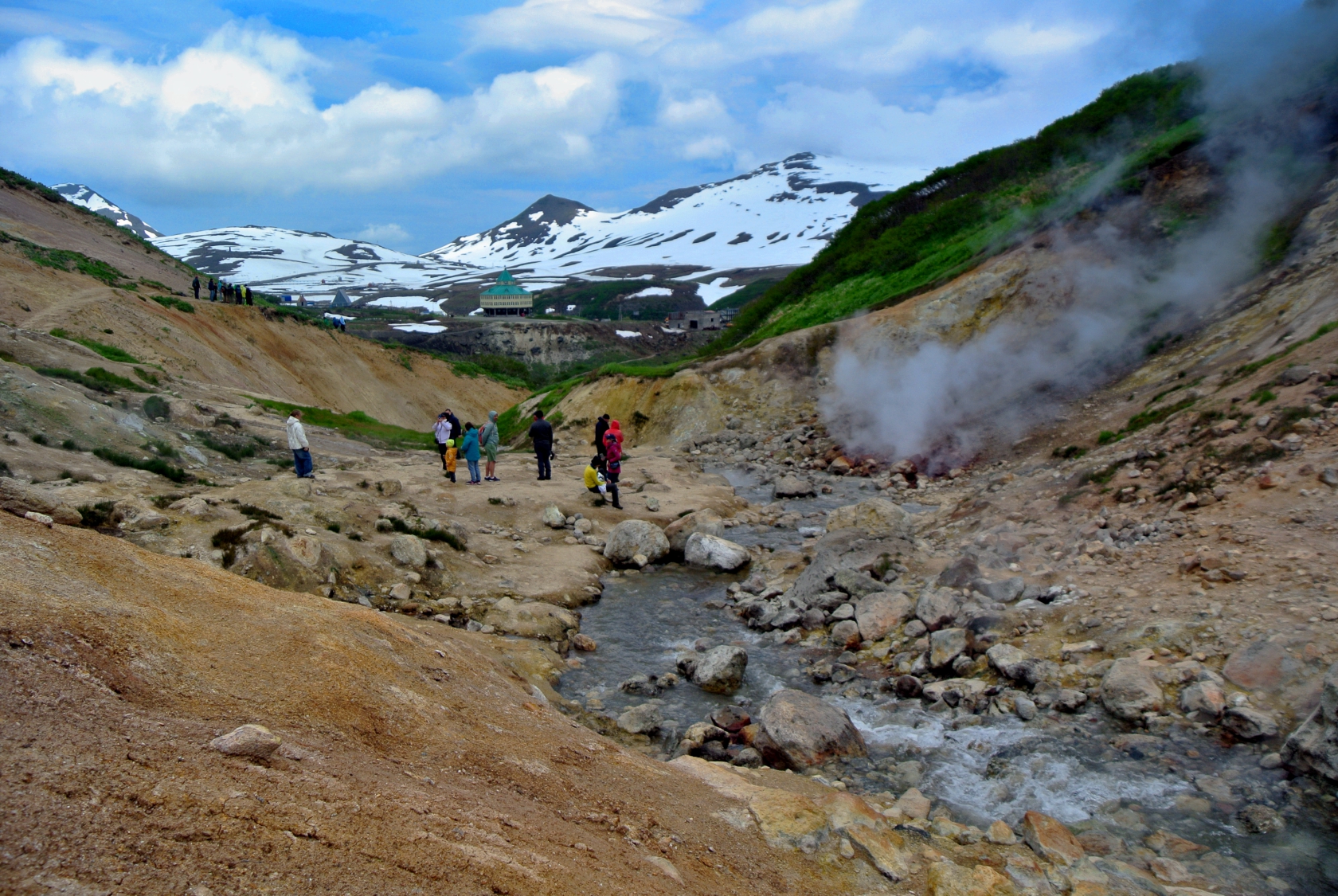 Малая Долина гейзеров (Дачные источники)  остров зелени у подножия активного вулкана (5/20)