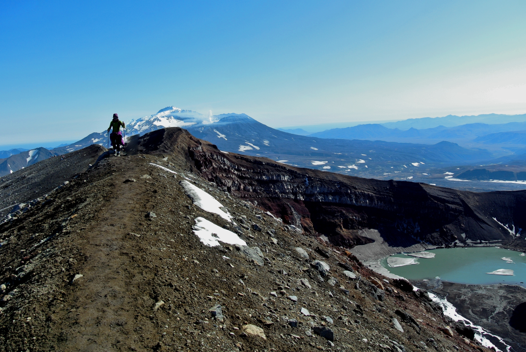 Восхождение на вулкан Горелый и осмотр кратера (9/11)