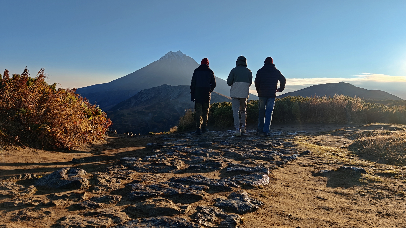 Восхождение на вулкан Горелый и осмотр кратера (11/11)