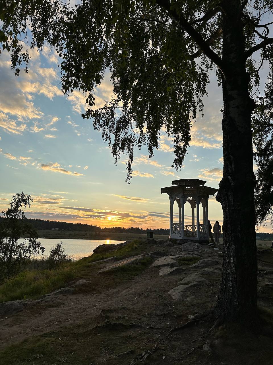 Водопады, месторождение граната, закат над Ладогой