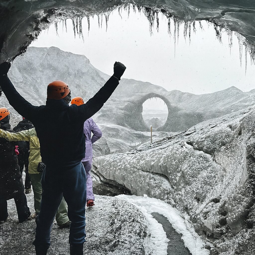 Лёд и Пламя. Ледяные пещеры, вулканические пейзажи и водопады Исландии за три дня