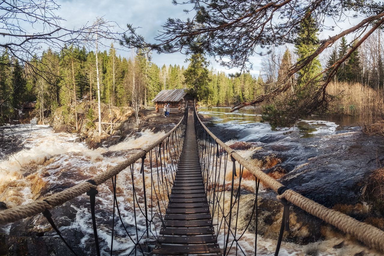 Водопады, месторождение граната, закат над Ладогой