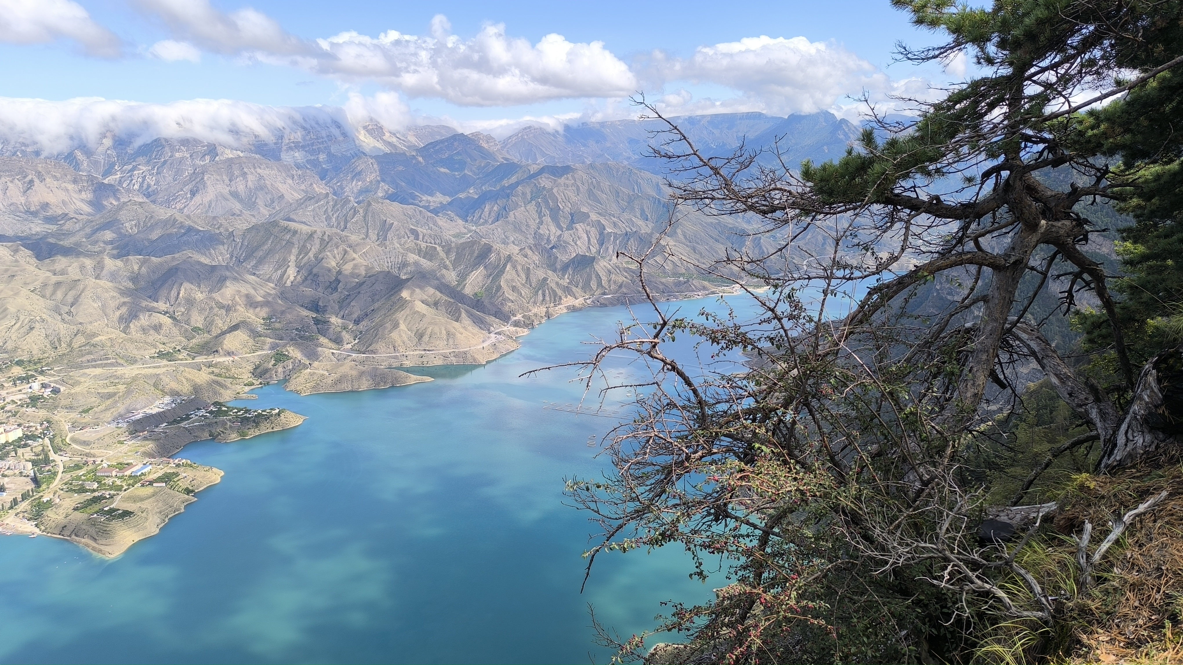 Смотровая Харачи - одна из лучших локации в России по оценкам National Geographic