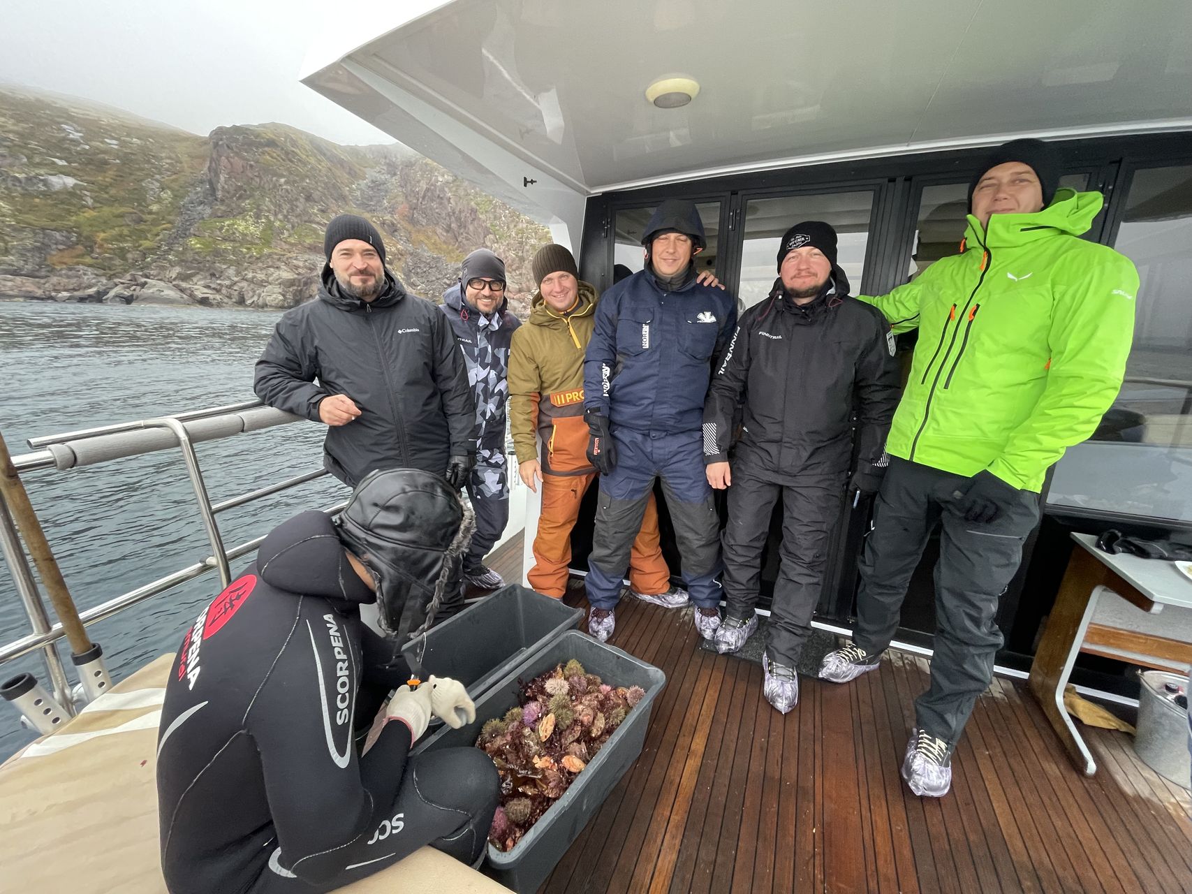 Киты, деликатесы на борту, Яйца Дракона, Водопад