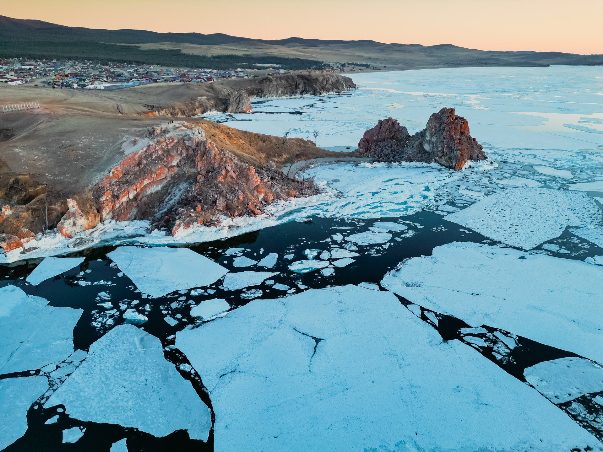 Майский Байкал (5/18)