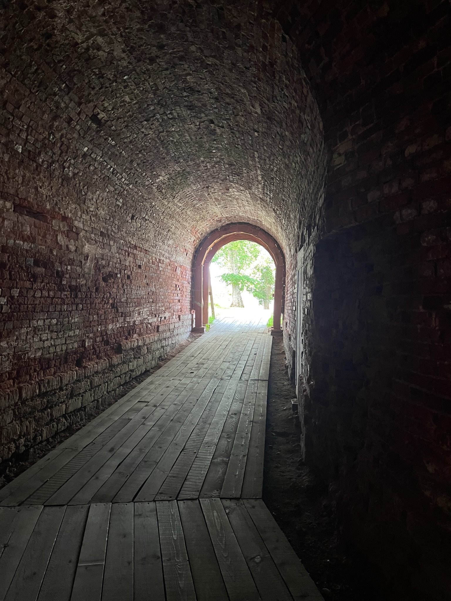 Ивангород Елизаветино: морские ежи, миноги, крепости, усадьбы