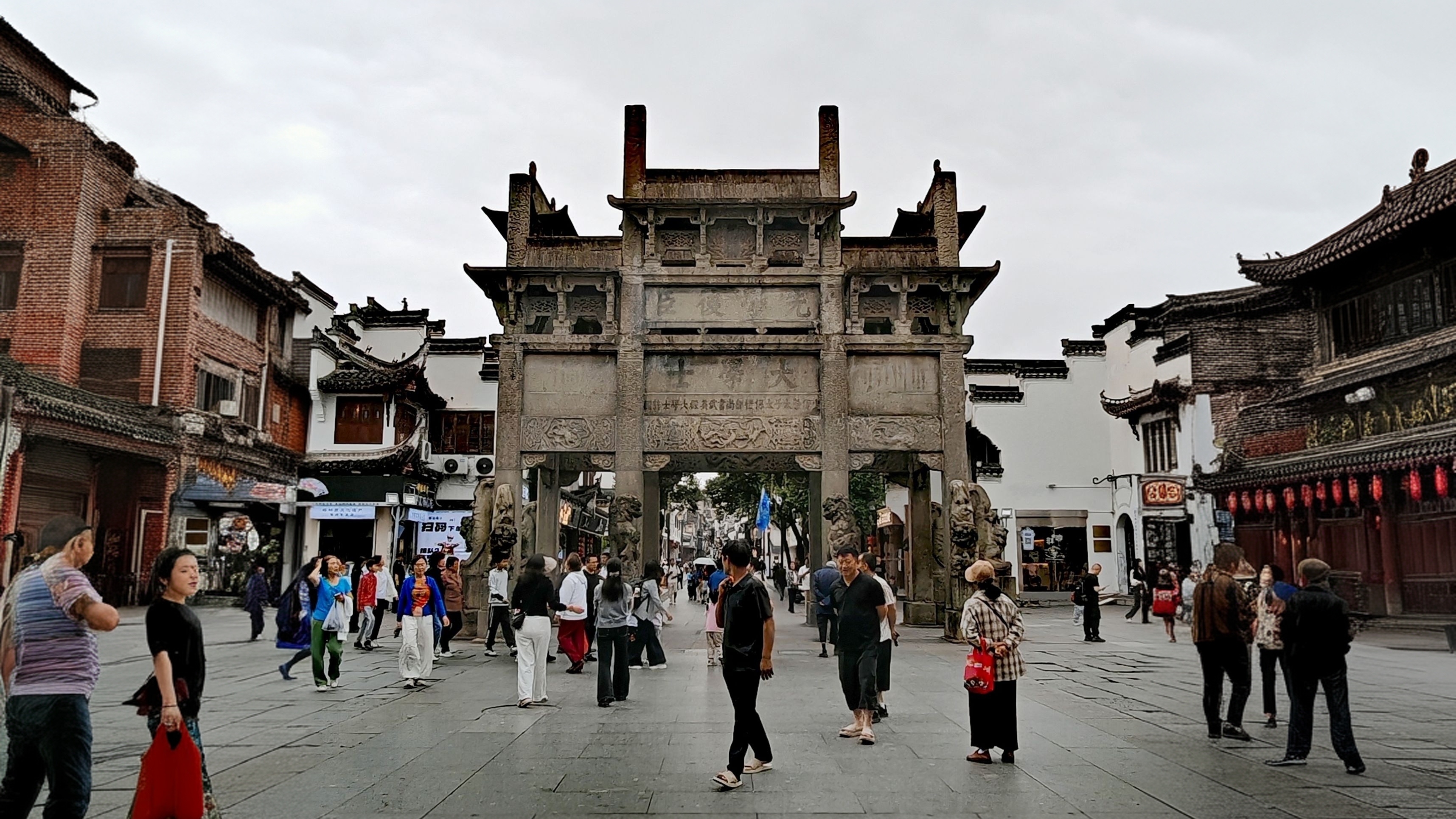 Красоты Восточного Китая: Шанхай, Чжуцзяцзяо, озеро Циншань, рассвет в горах Хуаншань (36/56)