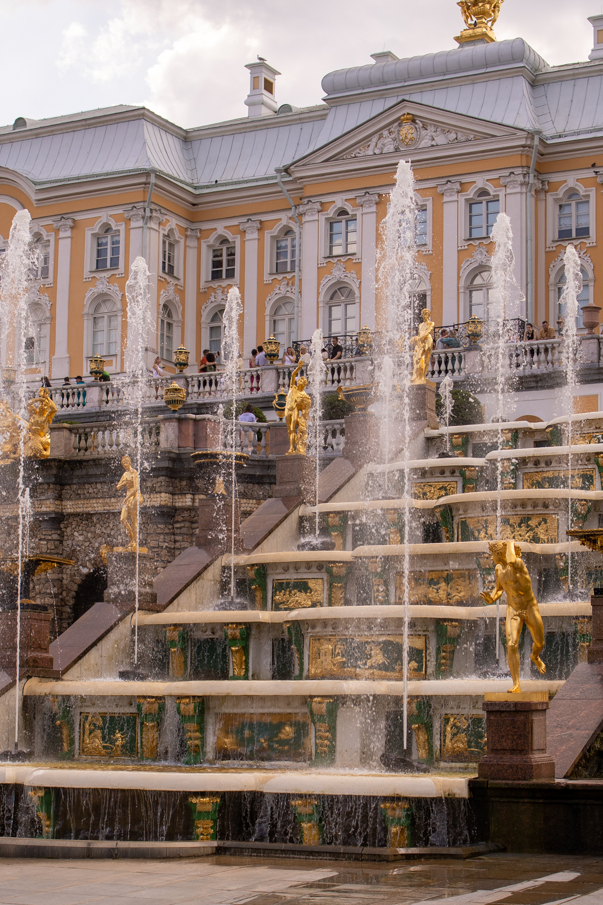 Весенний праздник открытия фонтанов в Петергофе (5/9)