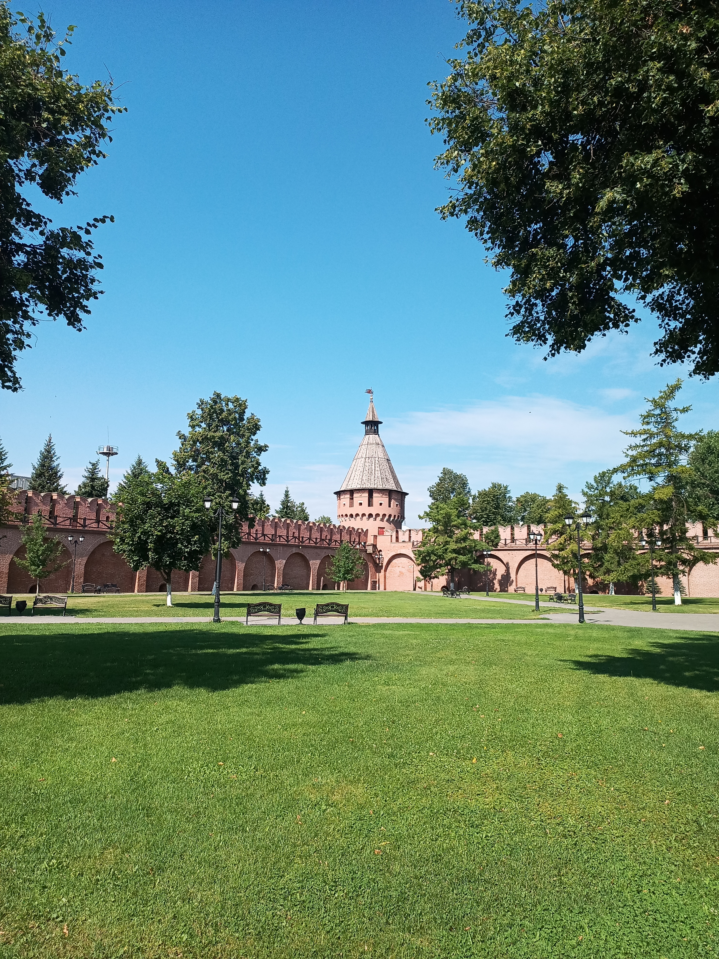 Для друзей у Тулы пряник, для врагов у Тулы меч