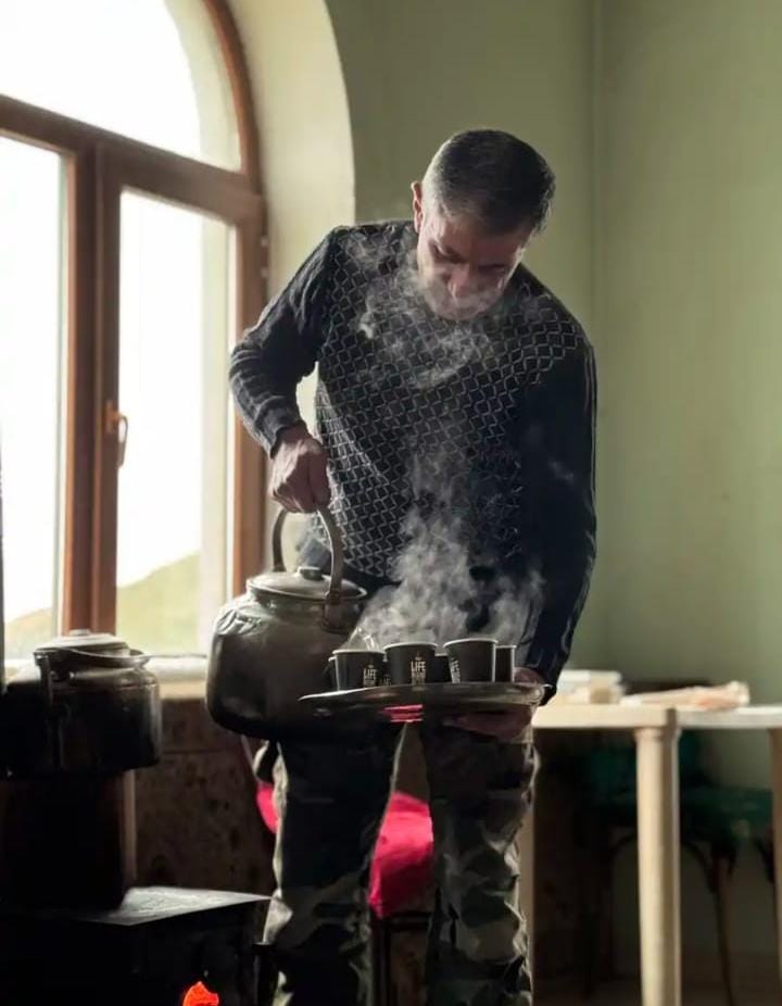 Розовое озеро, Марсианские горы, гора Бешбармаг, горный чай и черная икры (11/17)