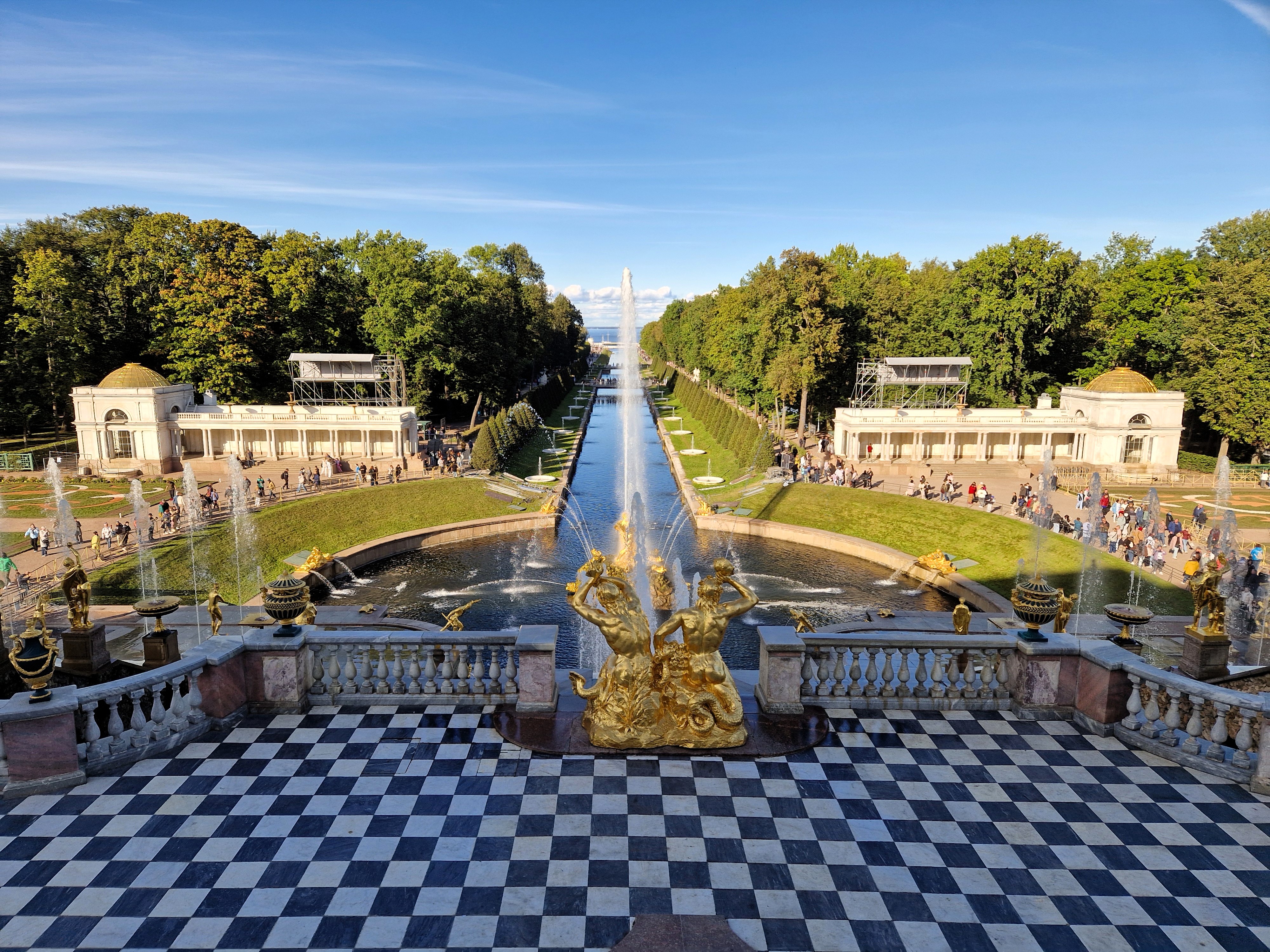 Петра творения за выходные из Москвы: Северная столица, Кронштадт, Петергоф